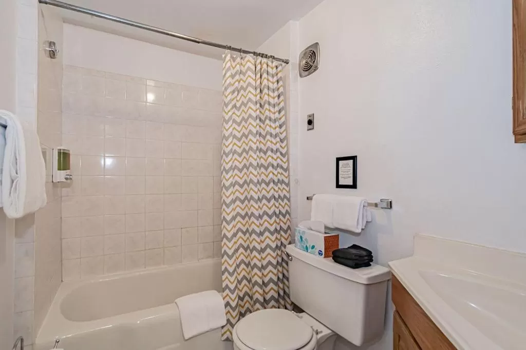 Bathroom in Suites of Lava Hot Springs