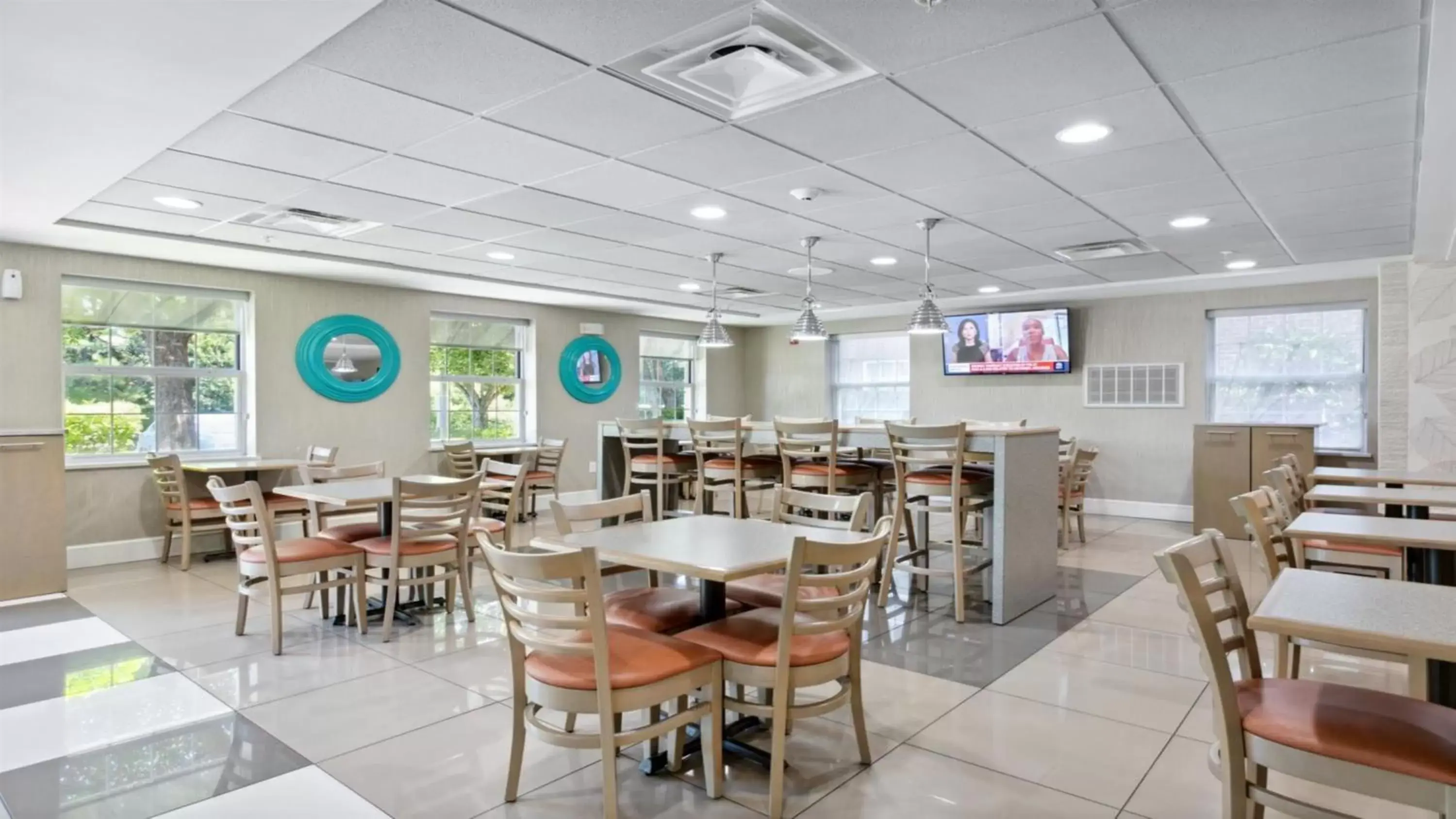 Breakfast, Restaurant/Places to Eat in Holiday Inn Express Williamsburg North, an IHG Hotel