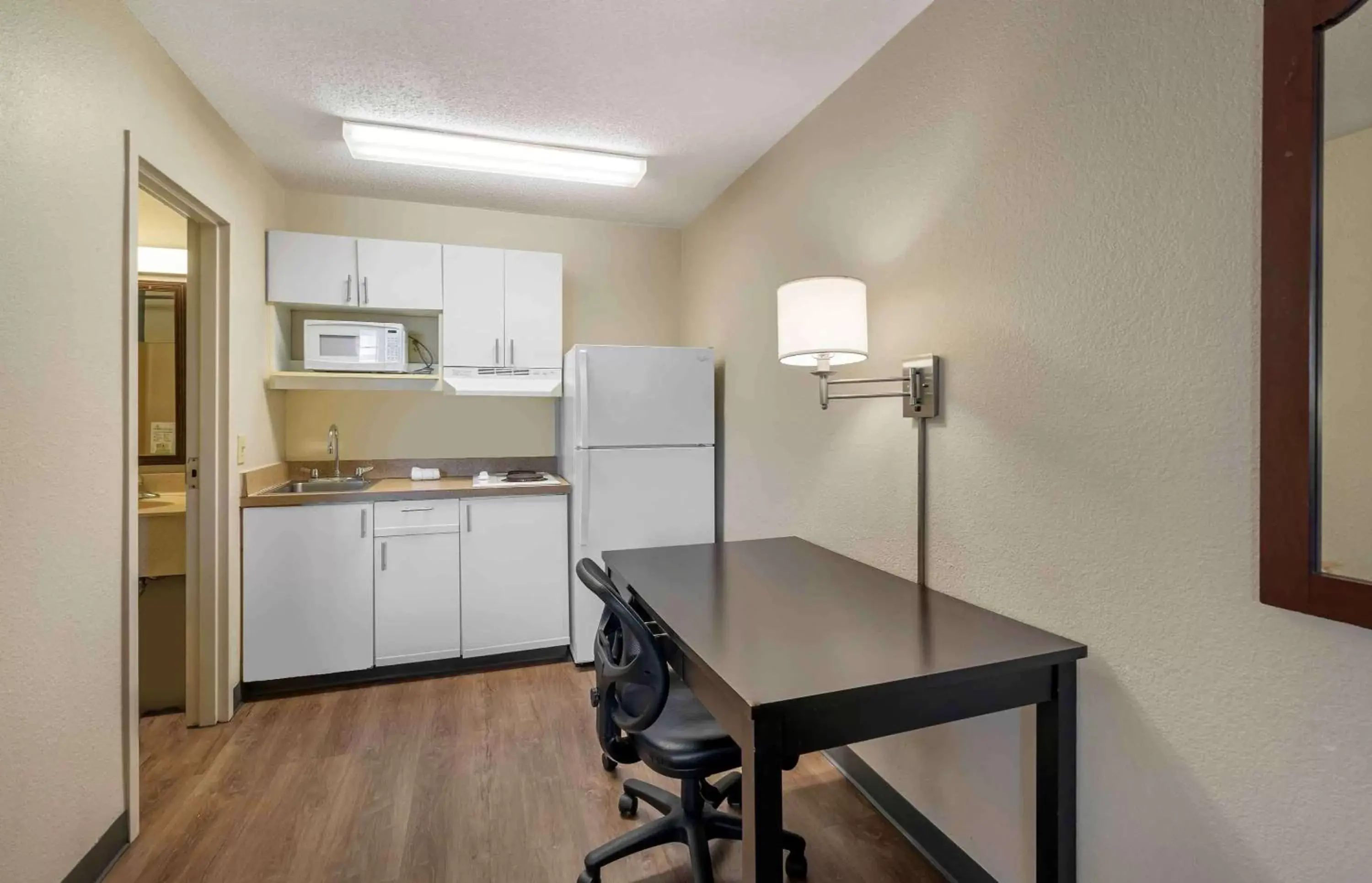 Bedroom, Kitchen/Kitchenette in Extended Stay America Suites - Chesapeake - Crossways Blvd