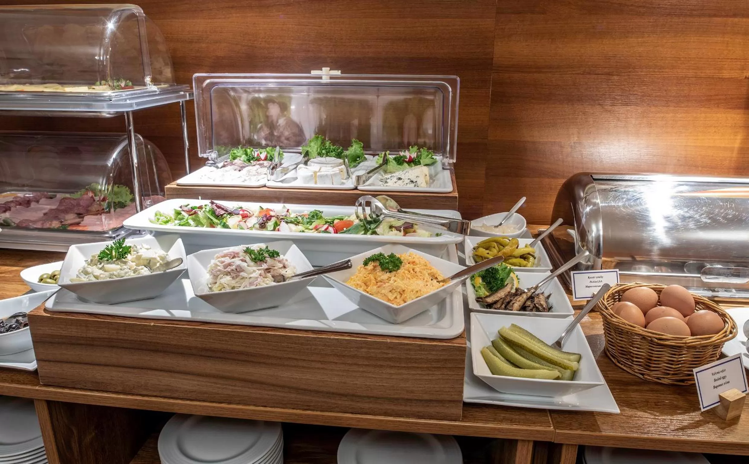 Food and drinks in EA Hotel Downtown