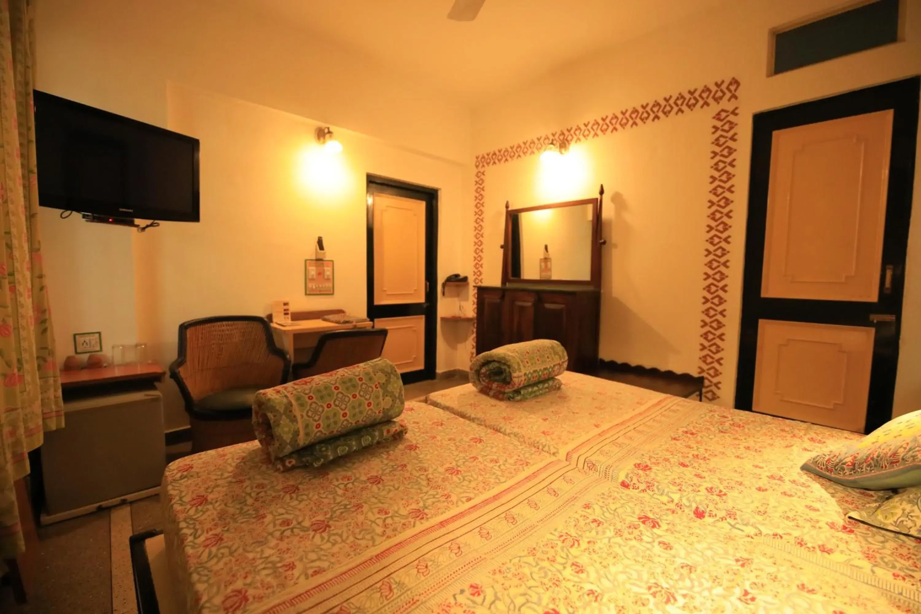 Bedroom, Seating Area in Jaipur Inn