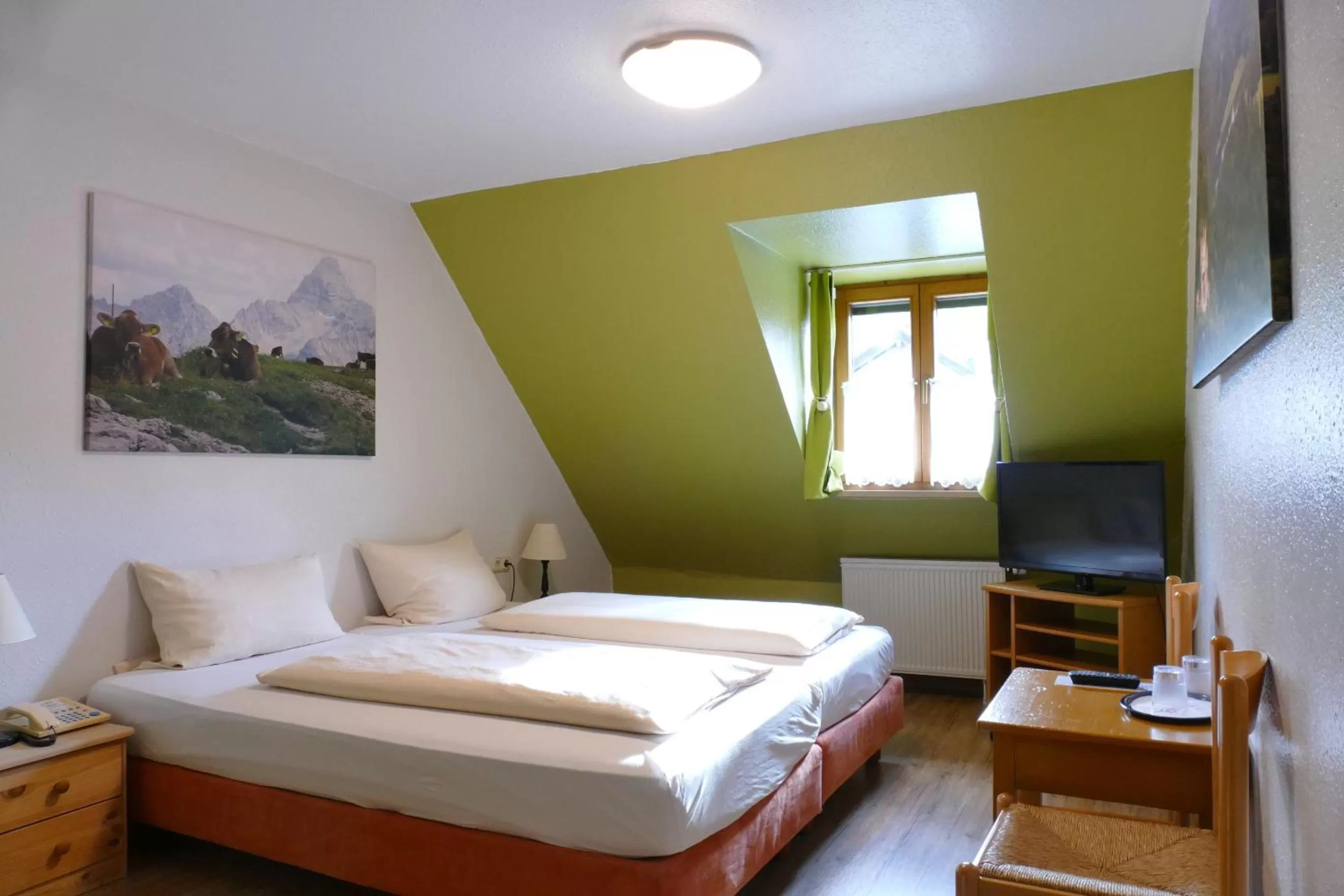 Photo of the whole room, Bed in Altstadt-Hotel Zum Hechten