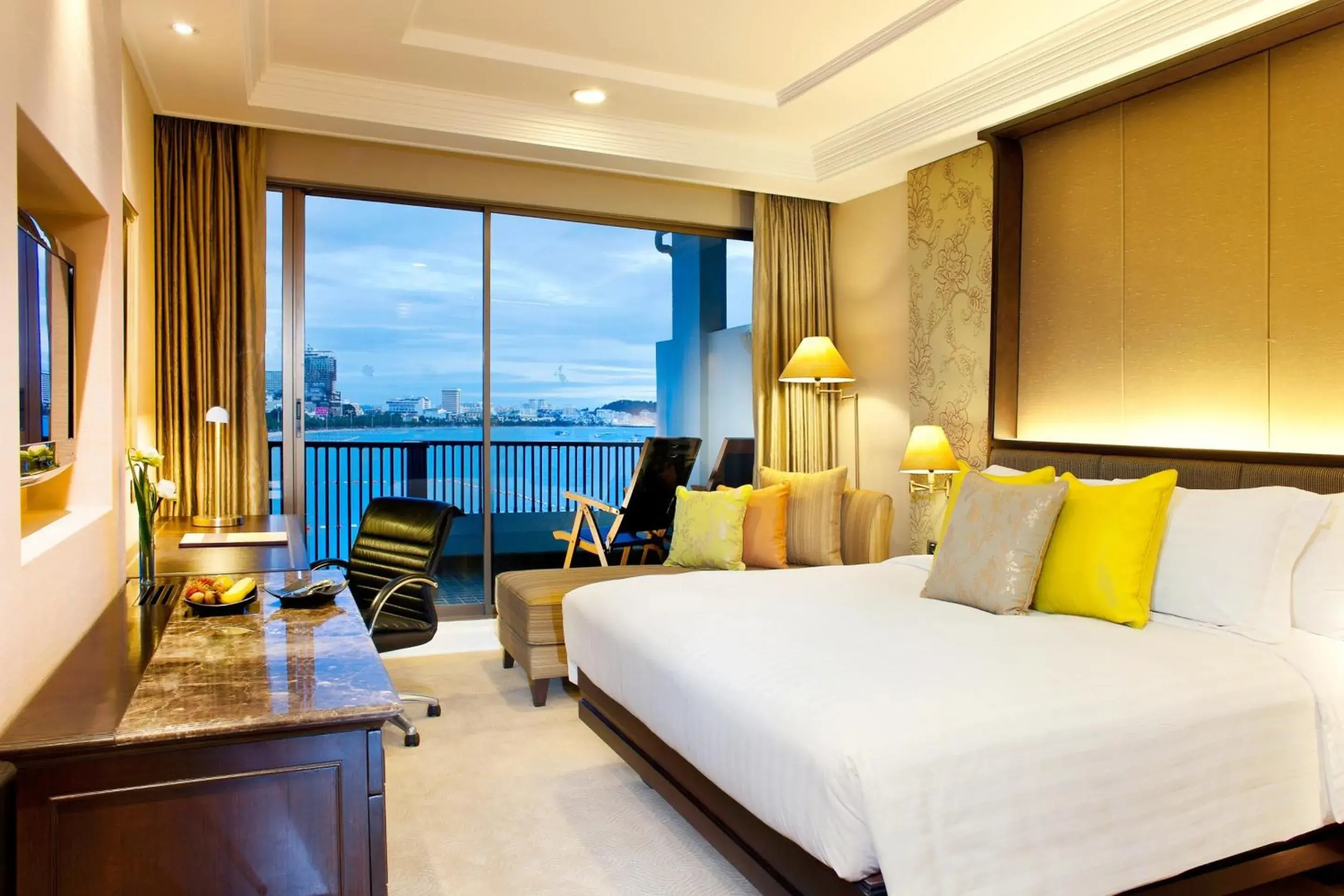 Bedroom in Dusit Thani Pattaya - SHA Extra Plus