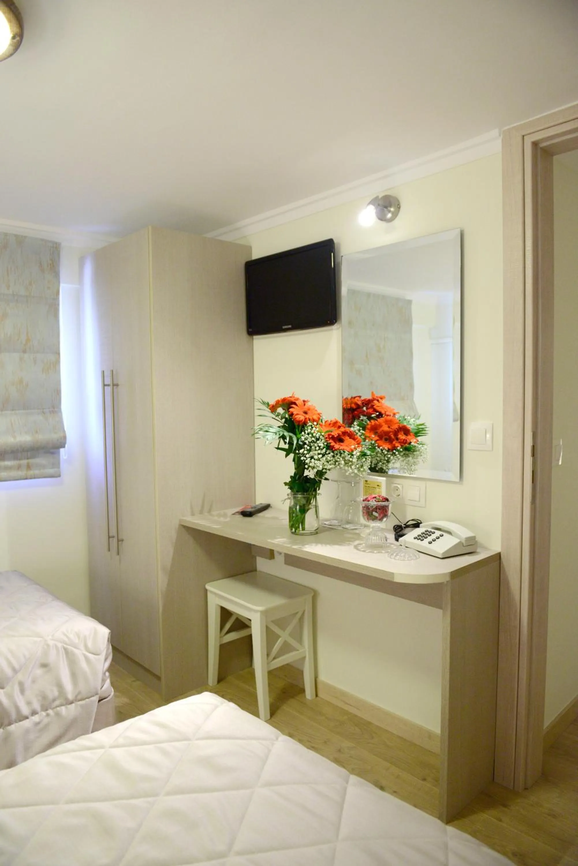 TV and multimedia, Bed in Phidias Hotel