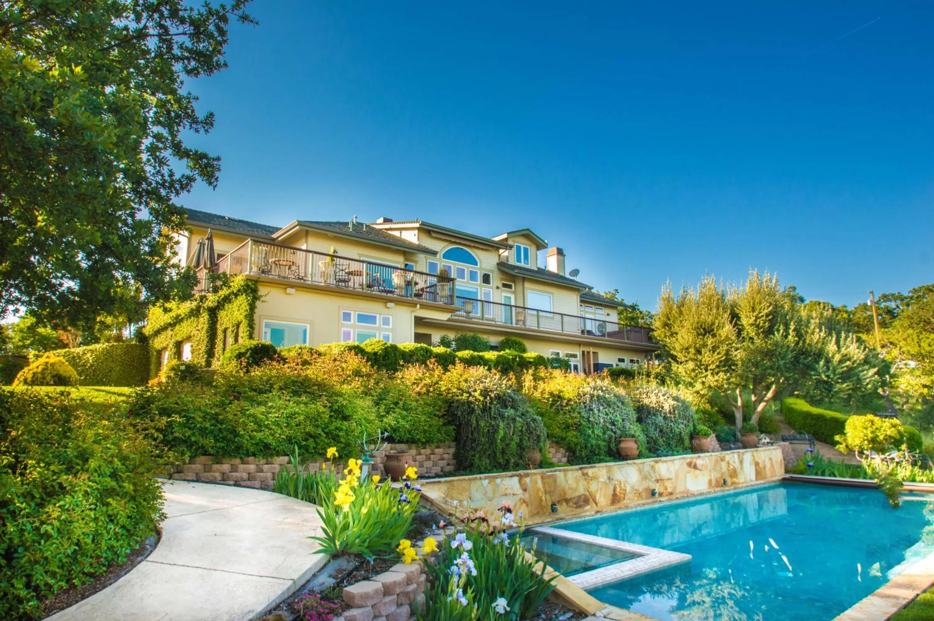 Property building in High Ridge Manor