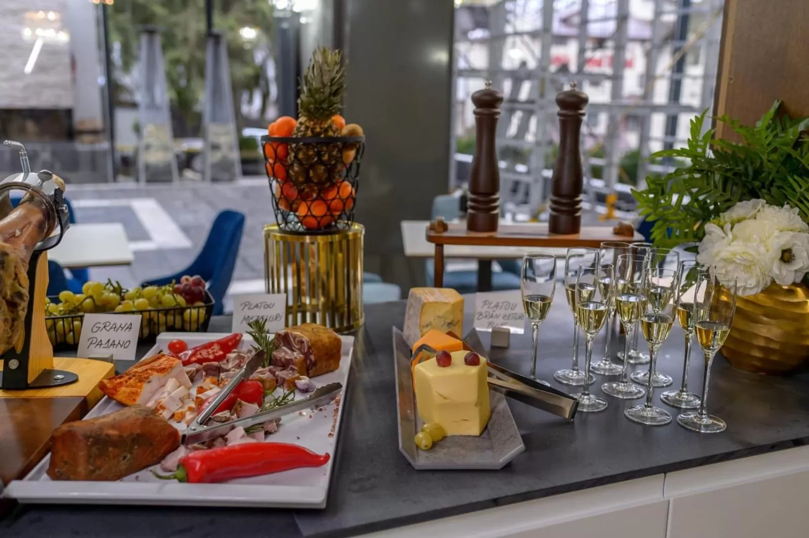 Food and drinks in Elexus Predeal