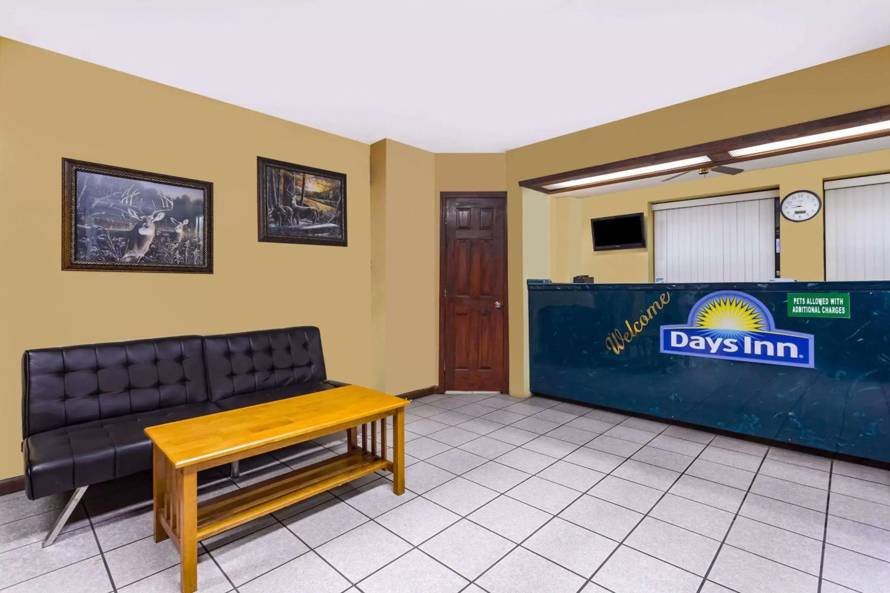Lobby or reception in Days Inn by Wyndham Byron Lobby or reception in Days Inn by Wyndham Byron