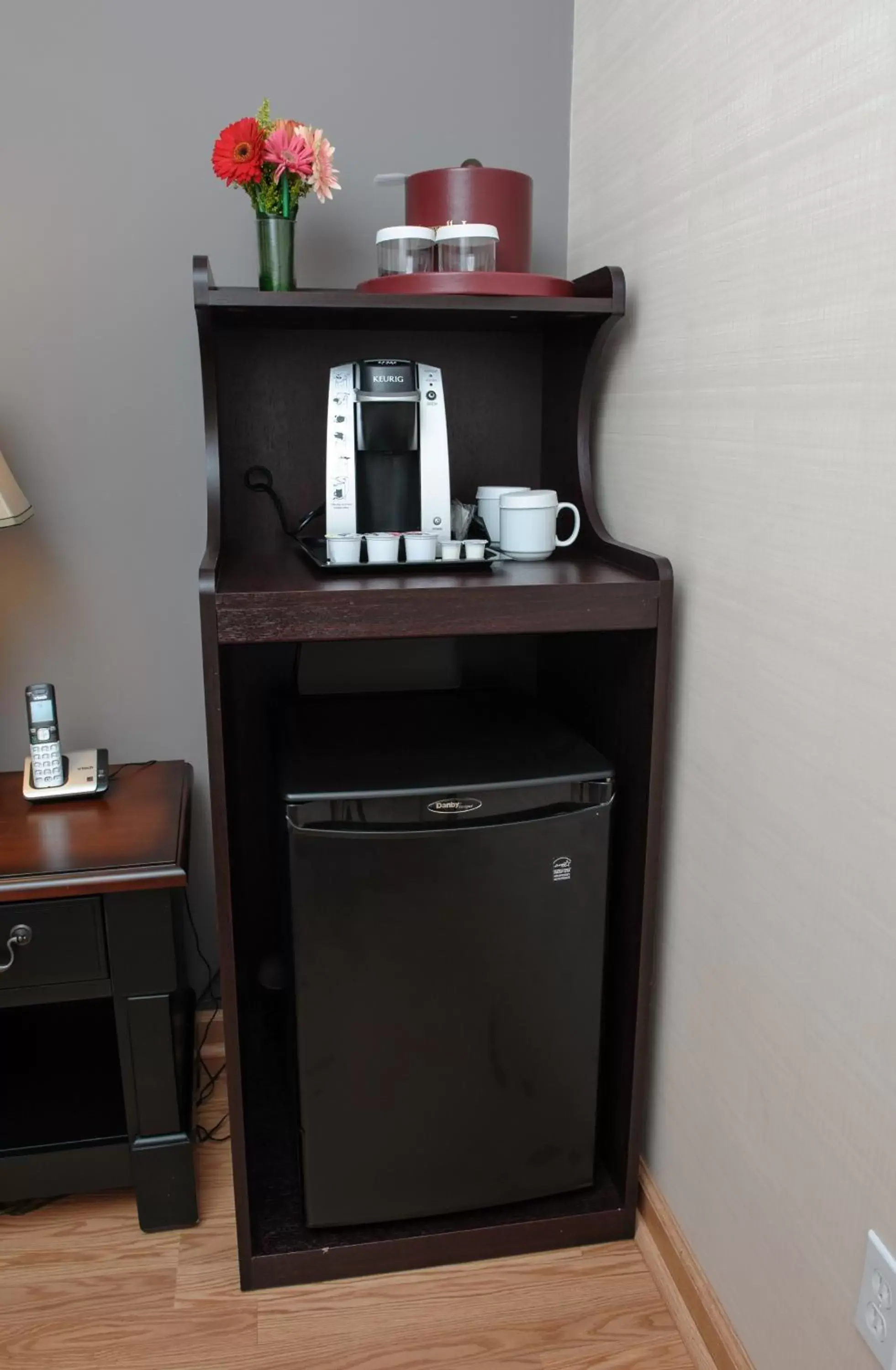 Decorative detail, Coffee/Tea Facilities in Norwalk Inn & Conference Center