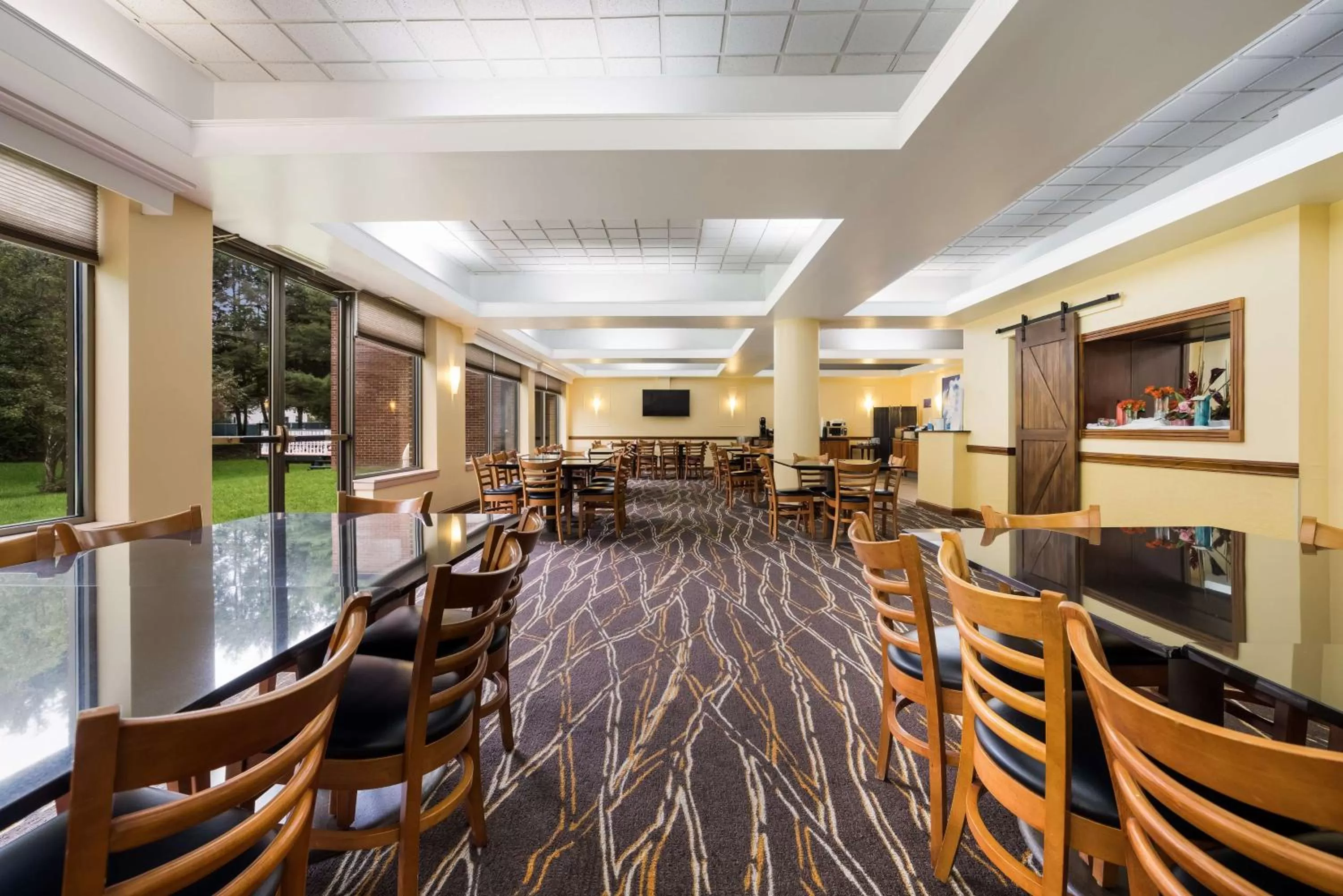 Breakfast in Best Western Grand Victorian Inn