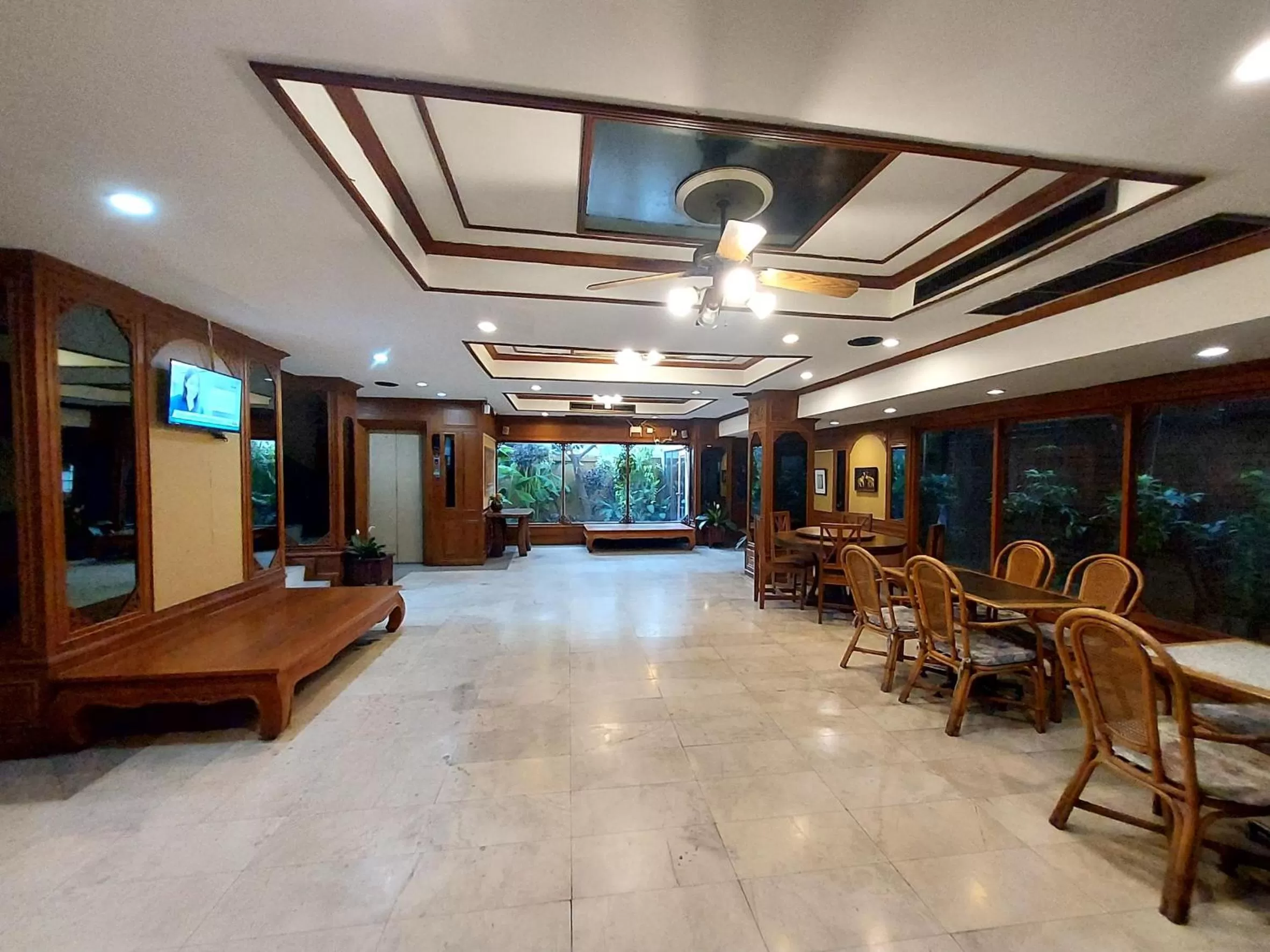 Seating area in Traveller Inn Hotel