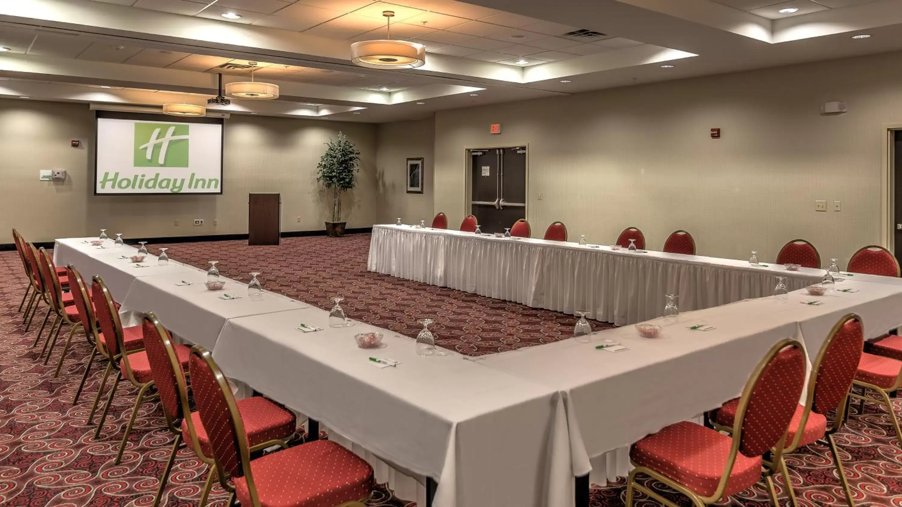 Meeting/conference room in Holiday Inn North Quail Springs, an IHG Hotel