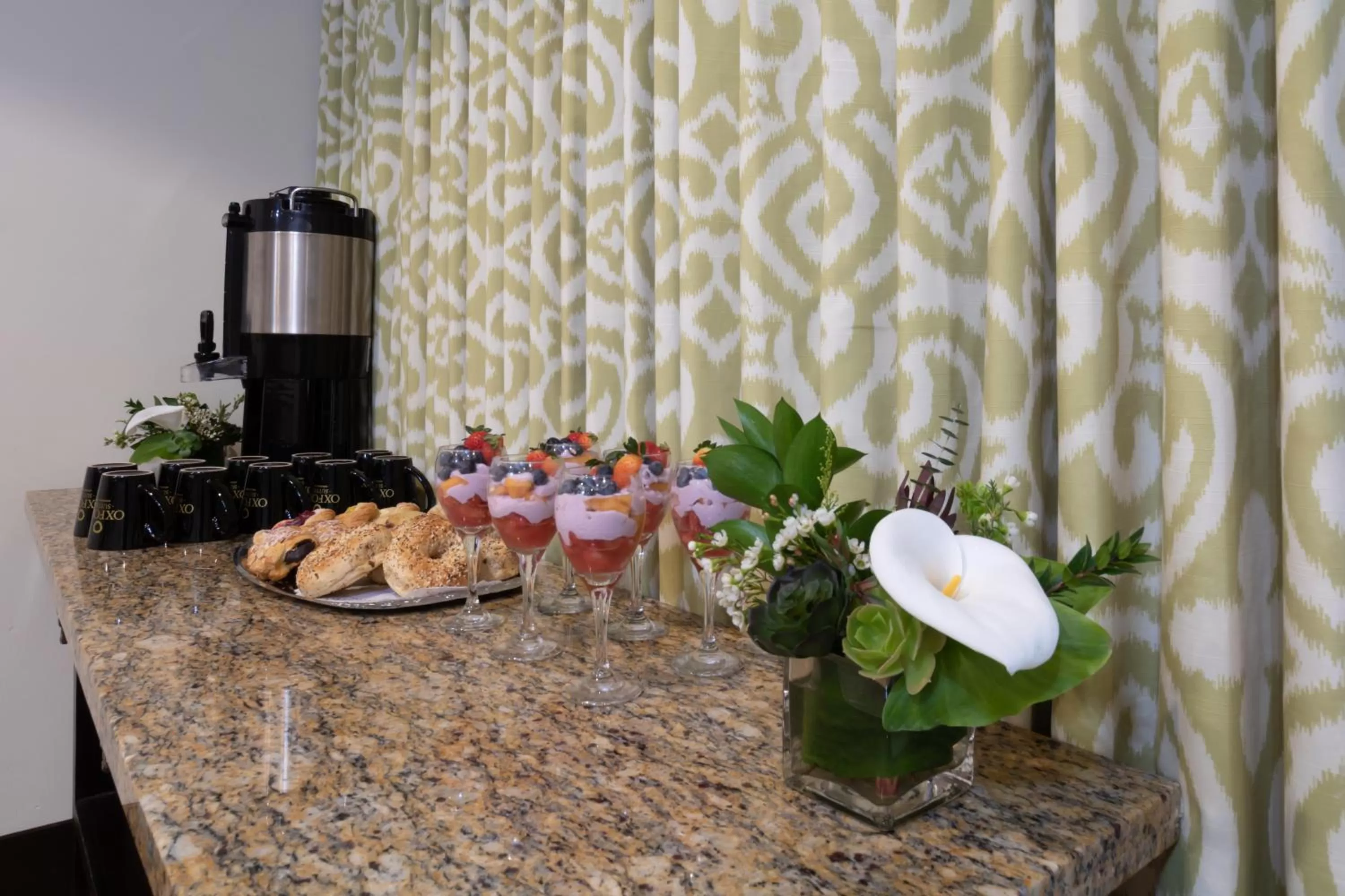 Meeting/conference room in Oxford Suites Pismo Beach