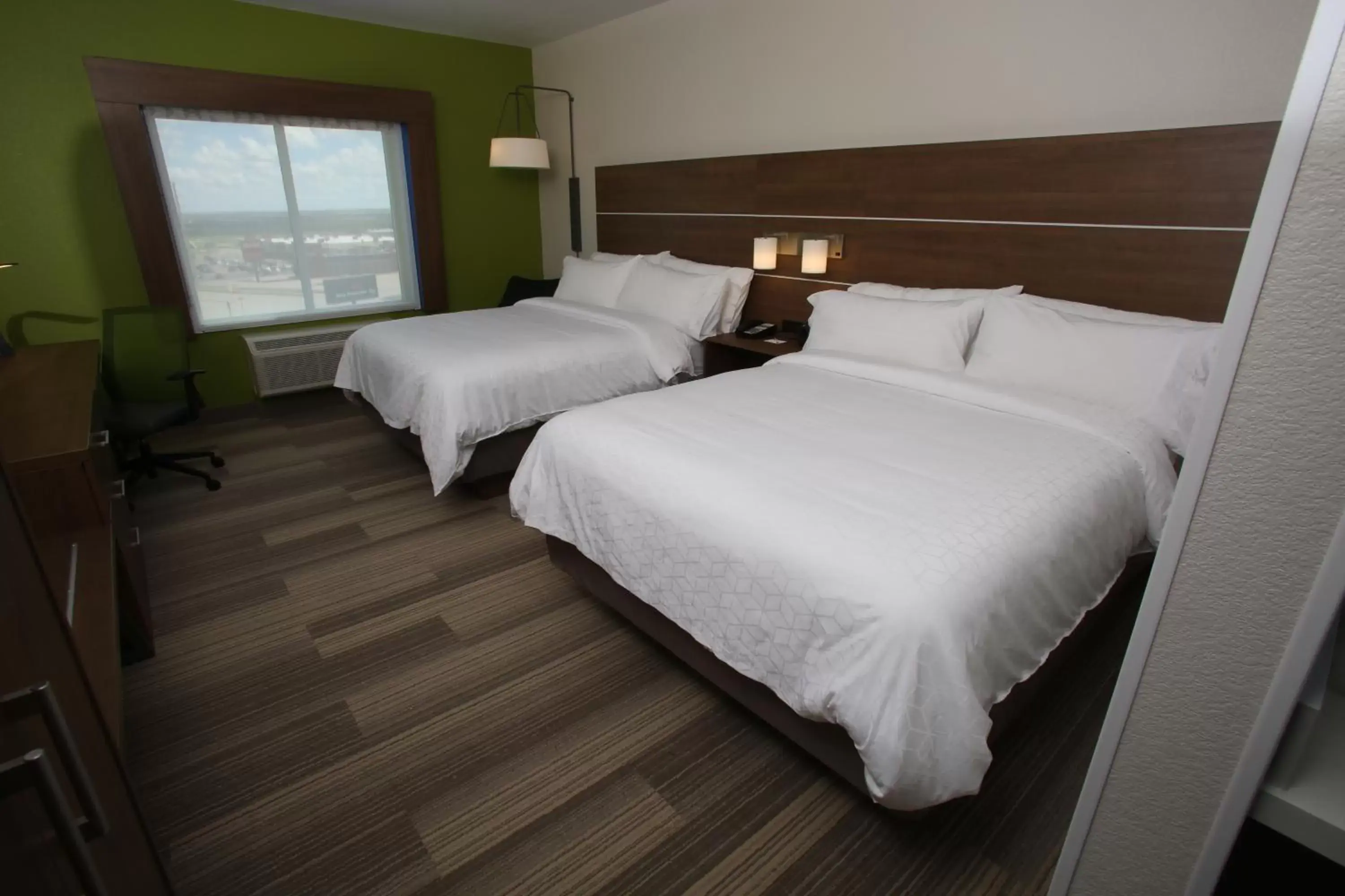 Bedroom, Bed in Holiday Inn Express Hotel and Suites Lincoln Airport, an IHG Hotel