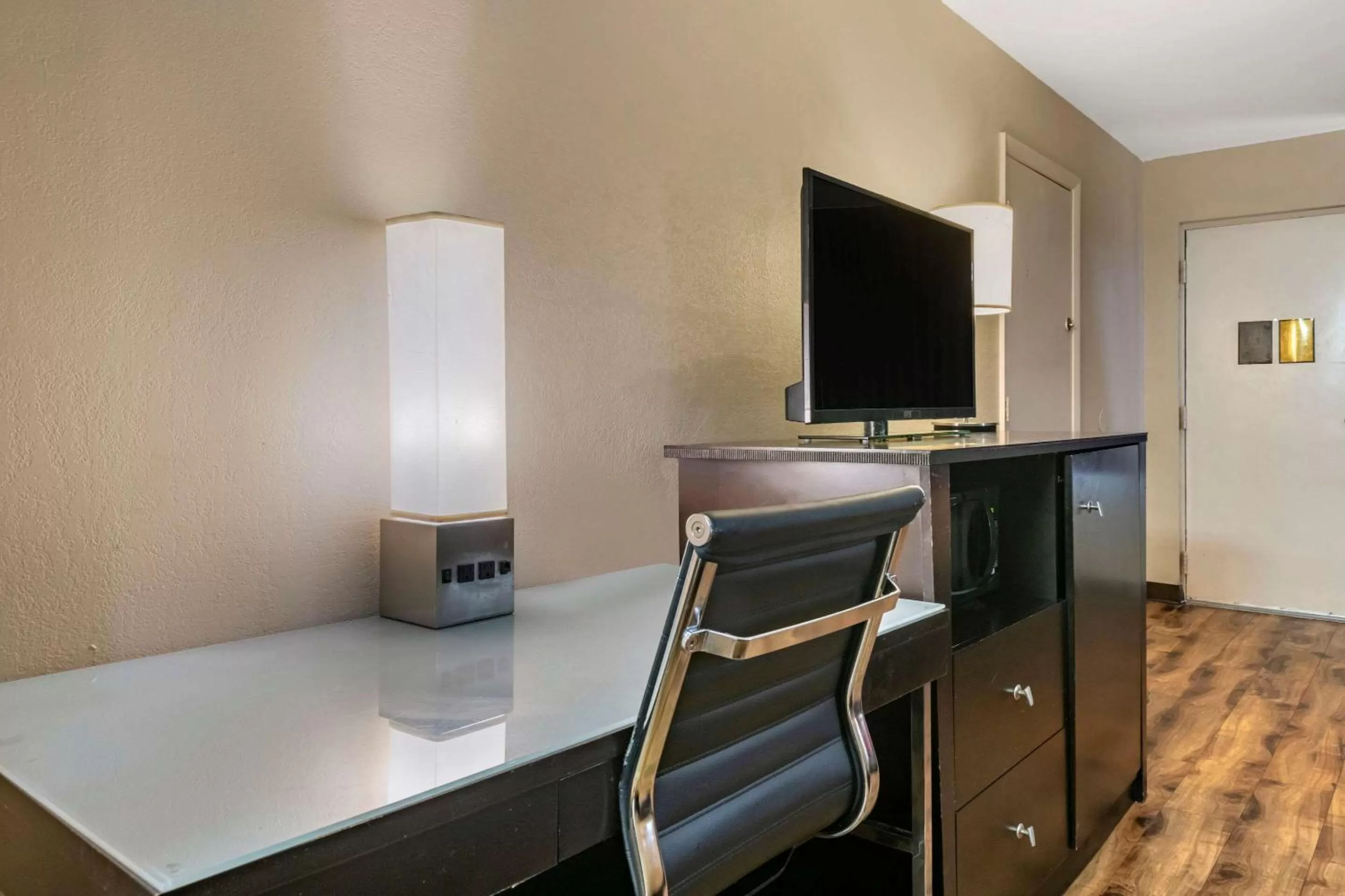 Photo of the whole room in Econo Lodge Sebring