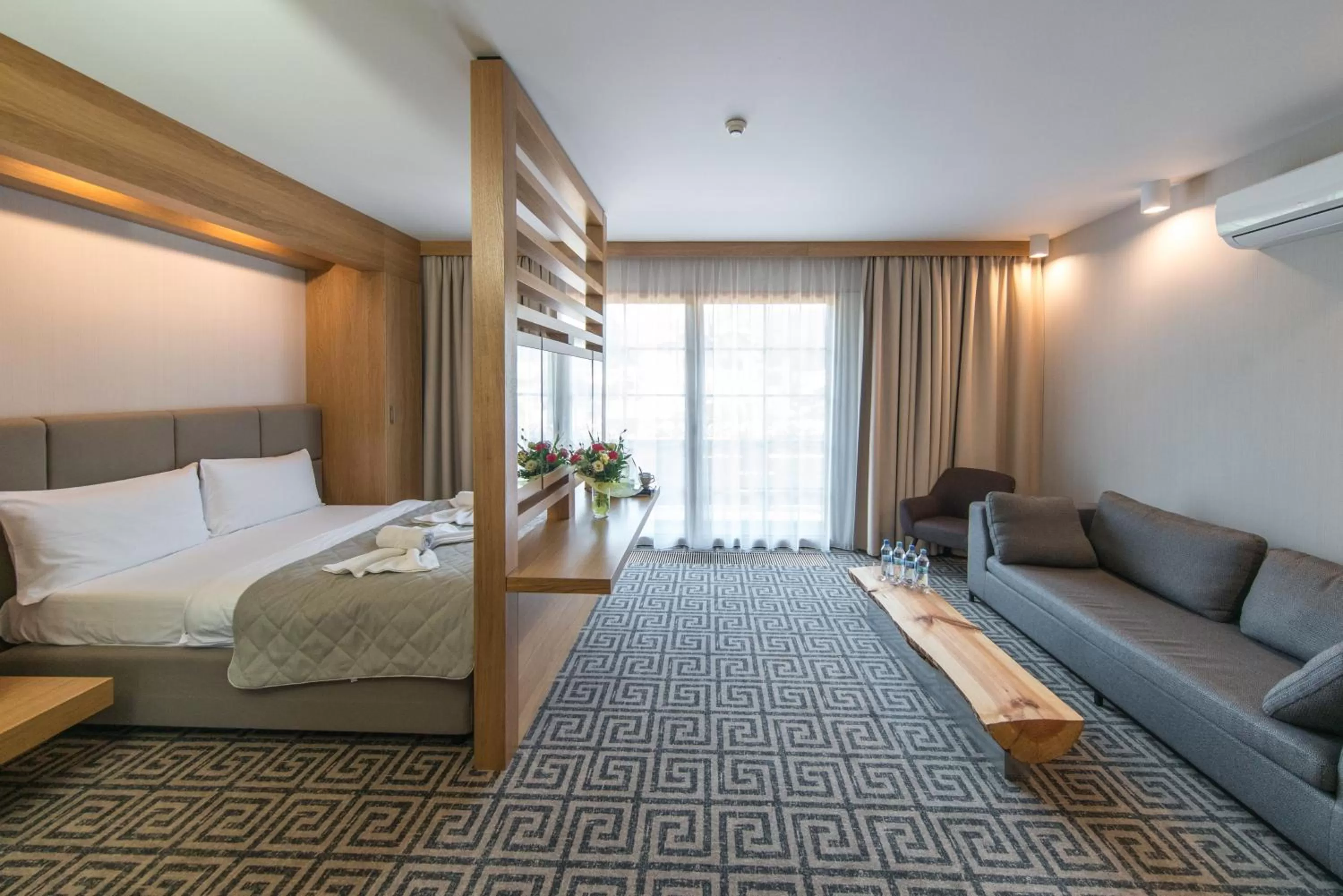 Seating area, Bed in Hotel META Resort & Vine SPA