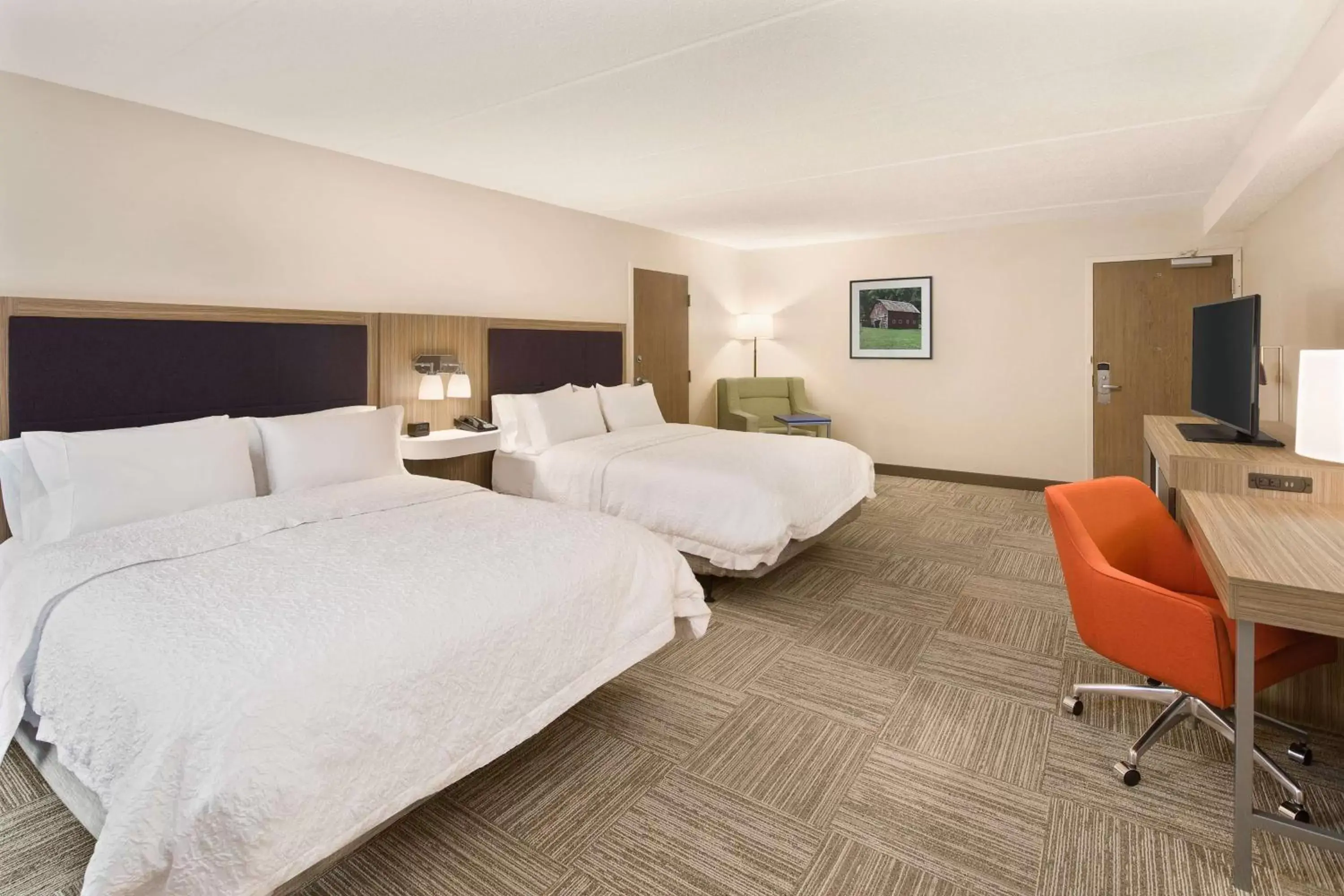 Bed in Hampton Inn Lagrange near Callaway Gardens Bed in Hampton Inn Lagrange near Callaway Gardens