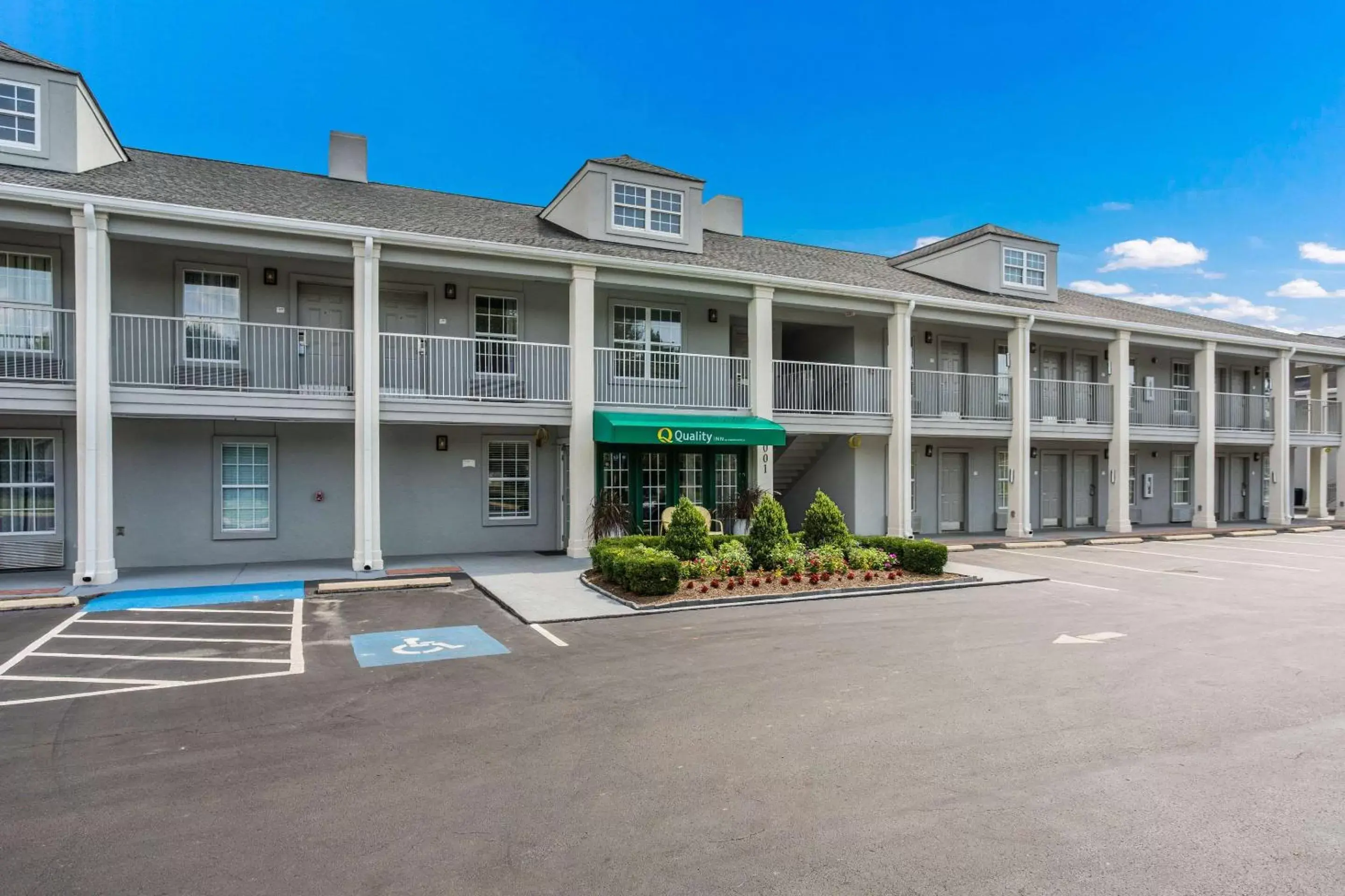 Property Building in Quality Inn Gallatin-Nashville Metro