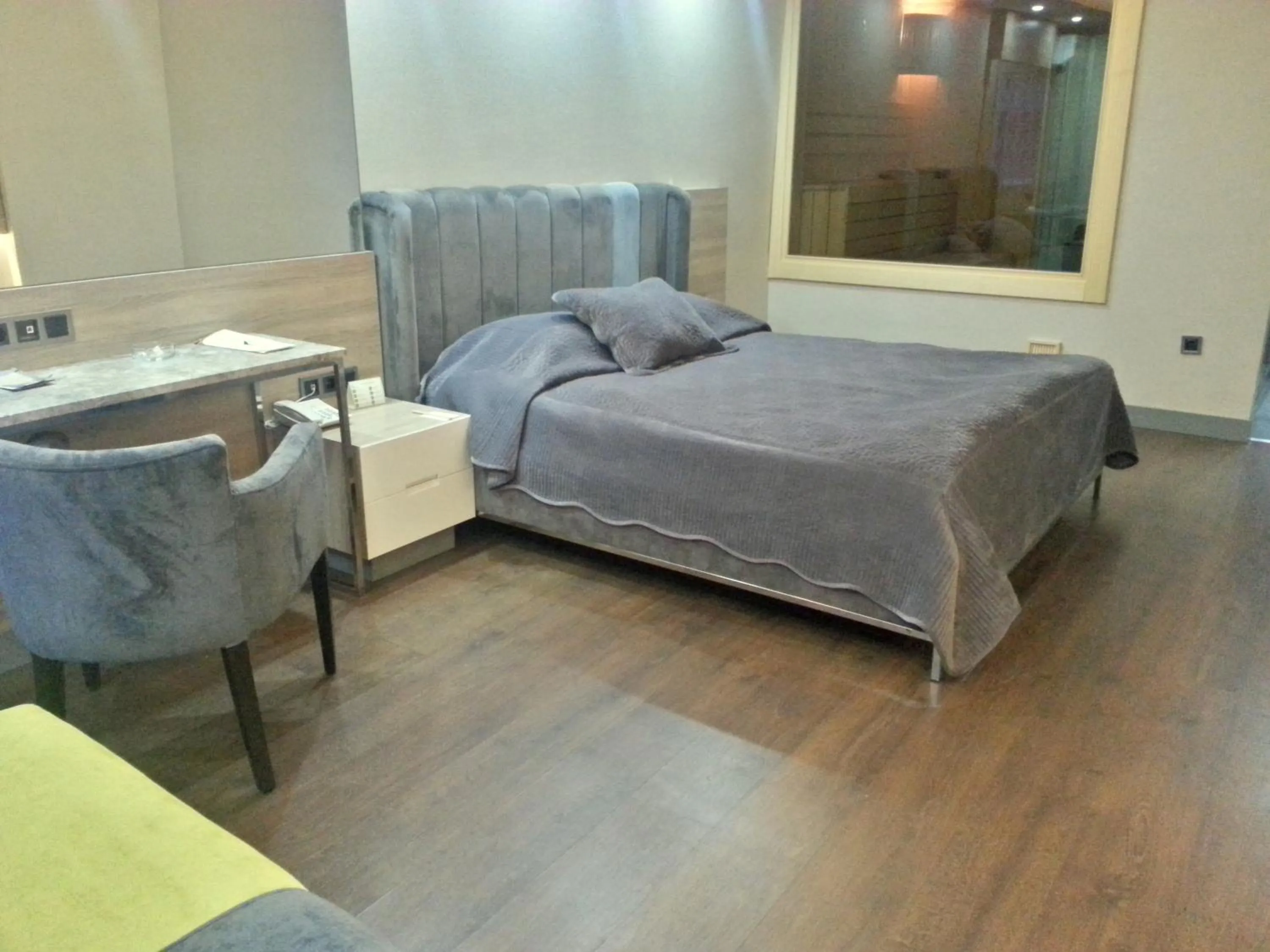 Photo of the whole room in Hotel Marla