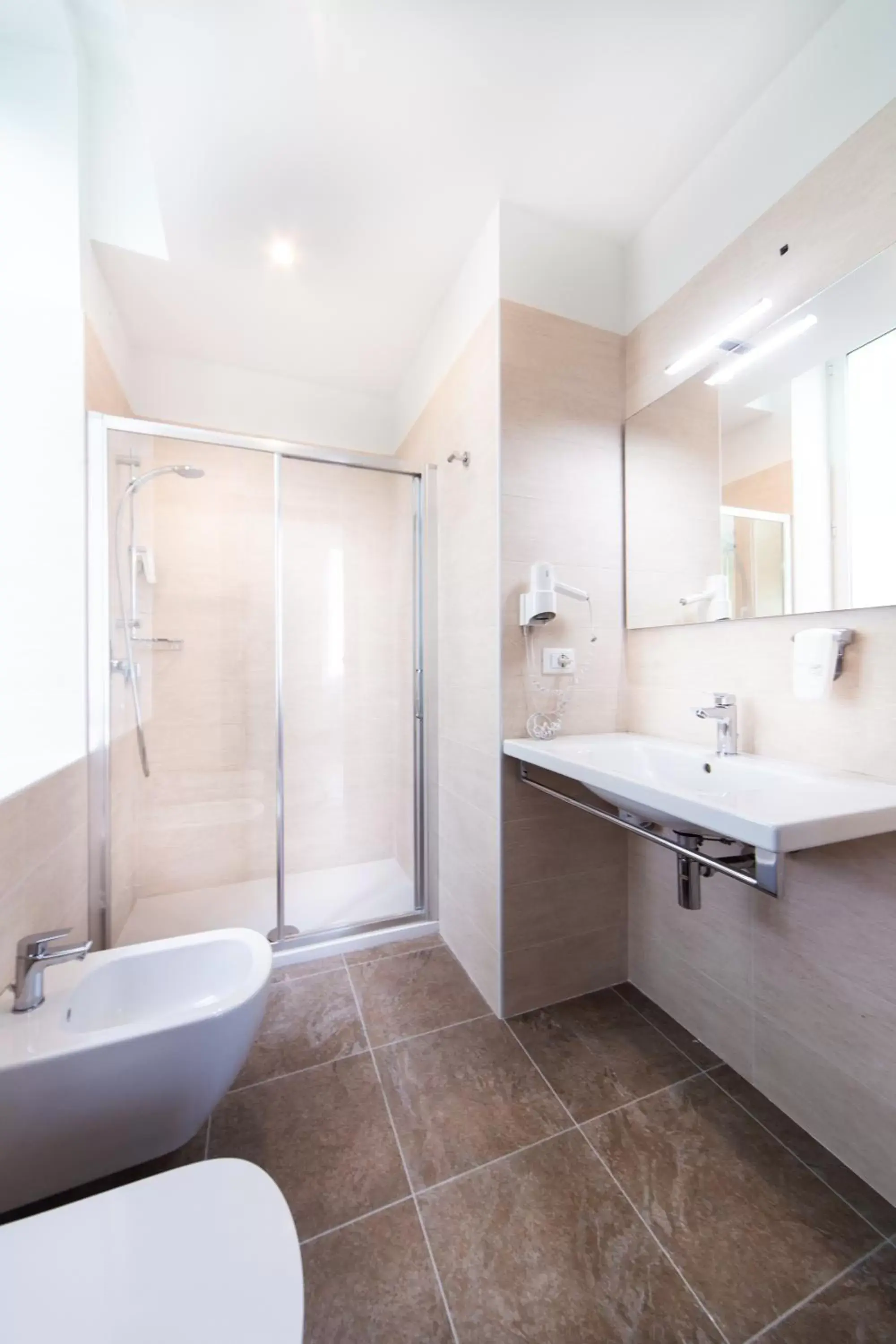 Shower, Bathroom in Hotel Ristorante Il Caminetto