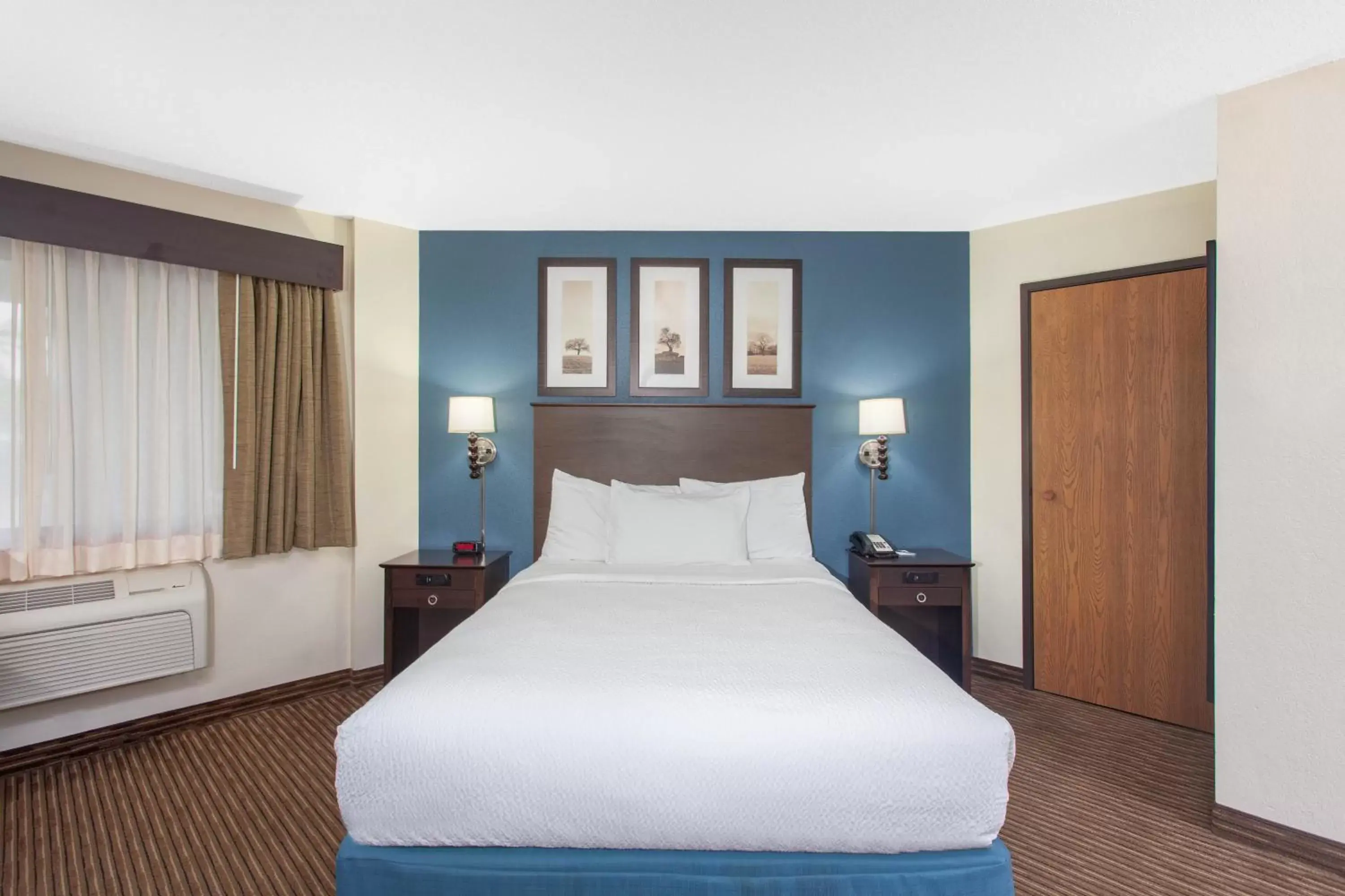 Bedroom, Bed in AmericInn by Wyndham Mankato Event Center near MSU