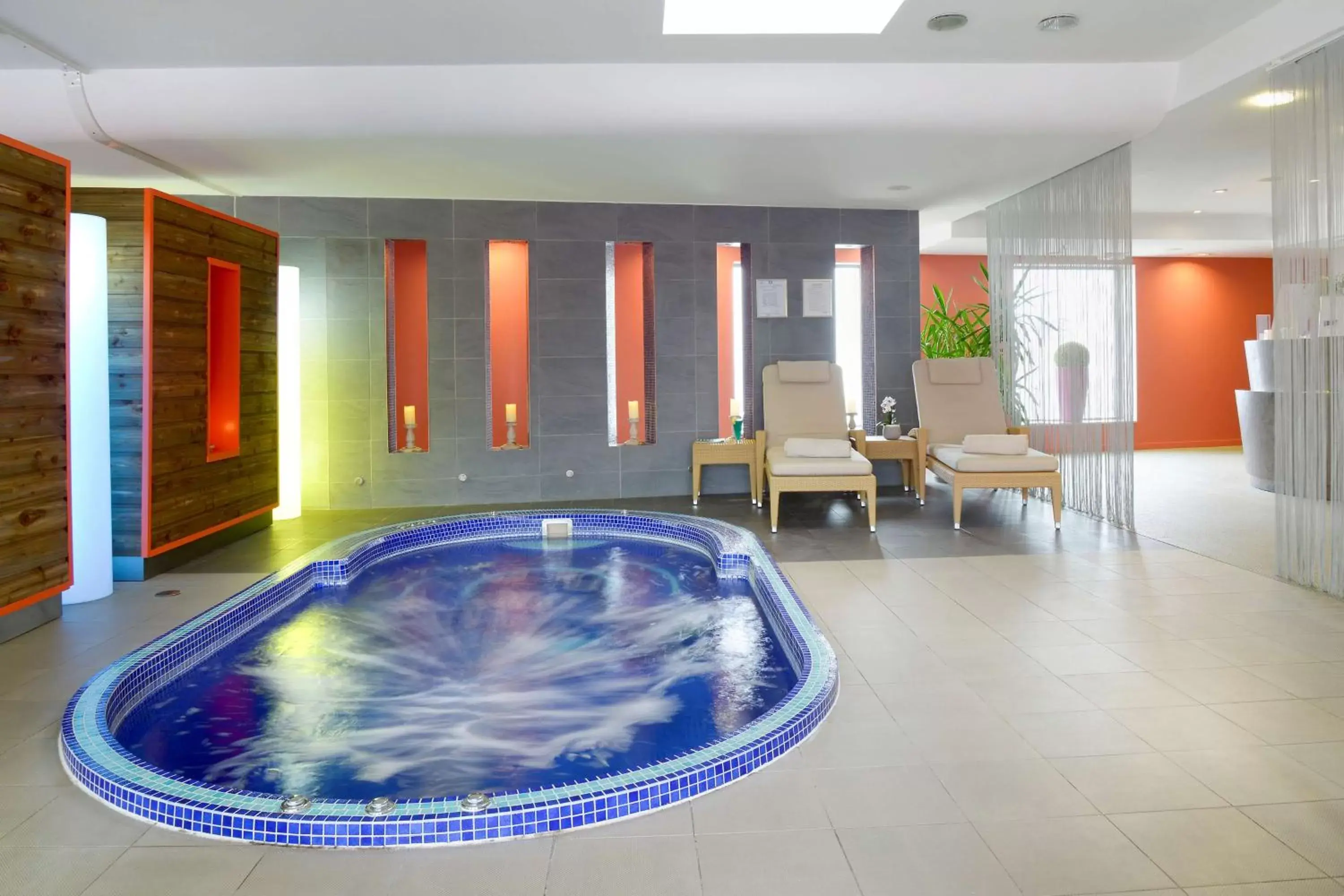 Spa and wellness centre/facilities, Swimming Pool in Radisson Blu Hotel Toulouse Airport