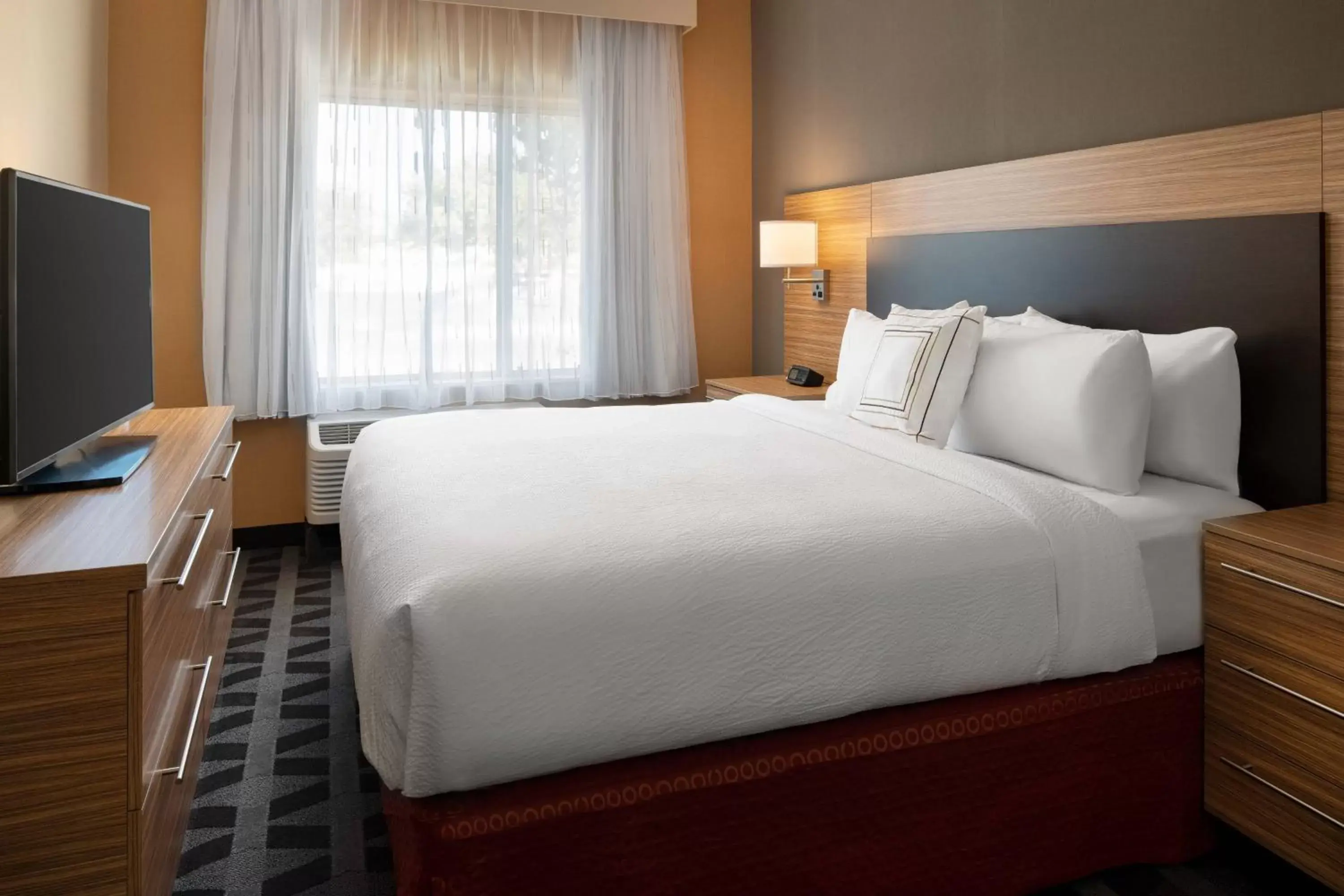 Bedroom, Bed in TownePlace Suites Fresno Clovis
