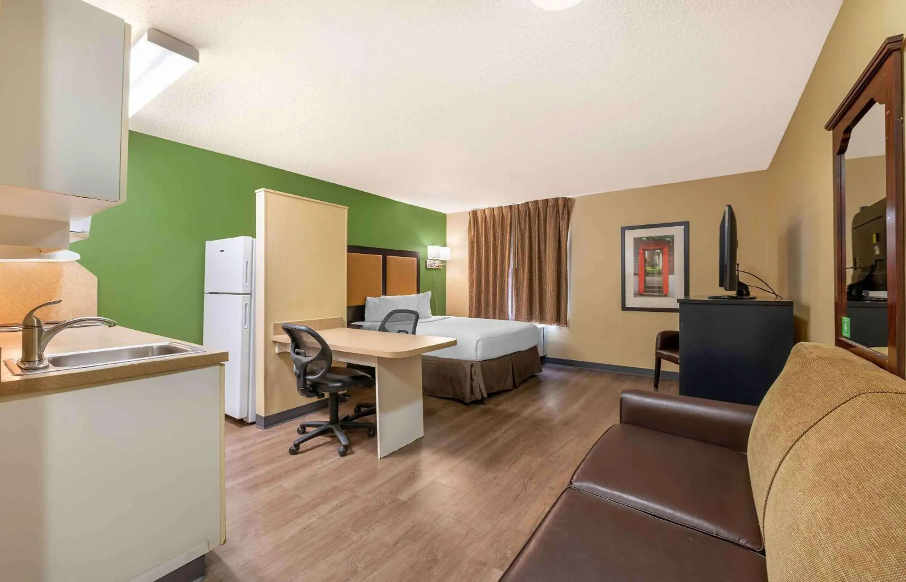 Bedroom in Extended Stay America Suites - Chicago - Lombard - Oakbrook