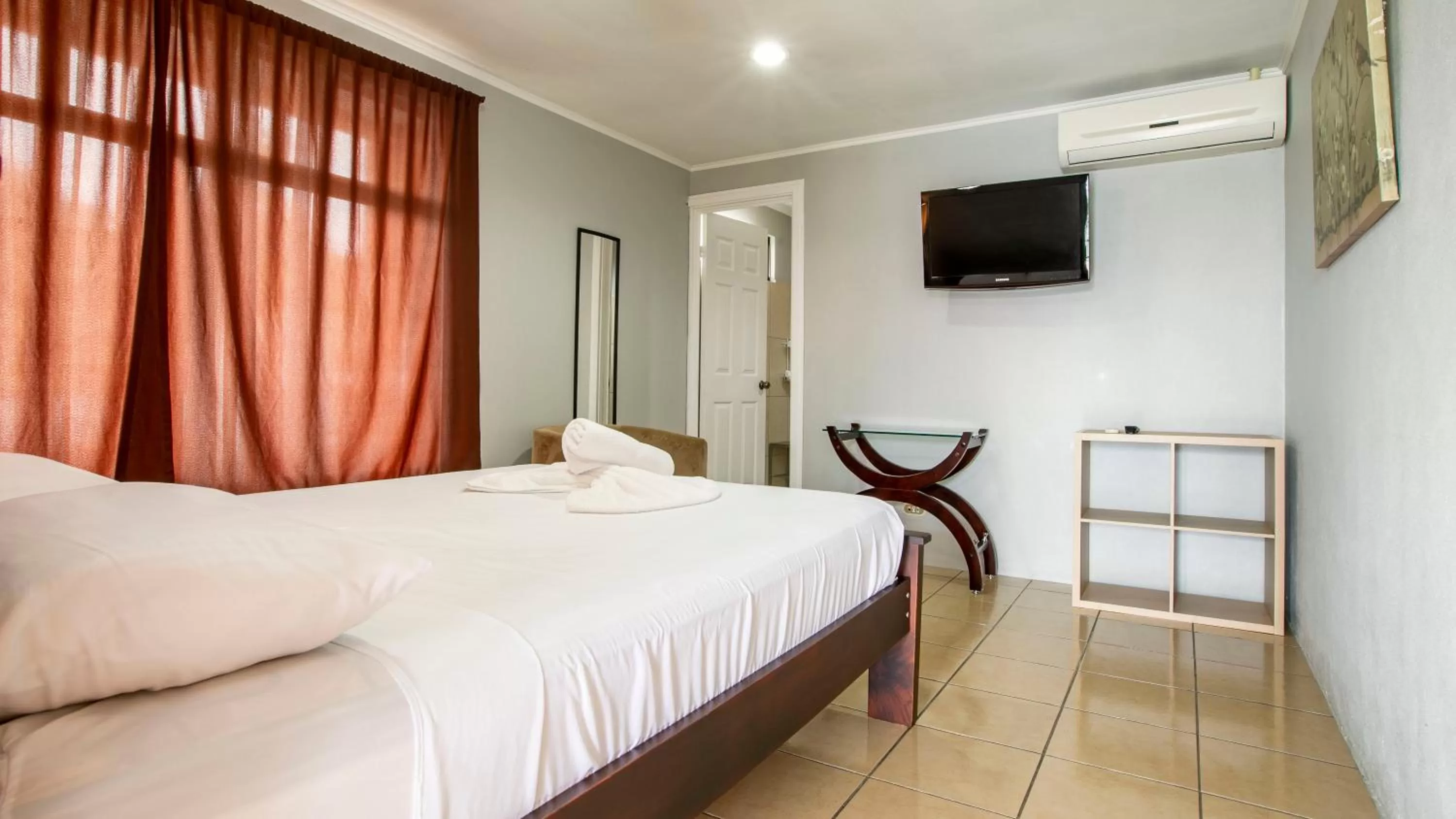 Bed in Coati Arenal Lodge