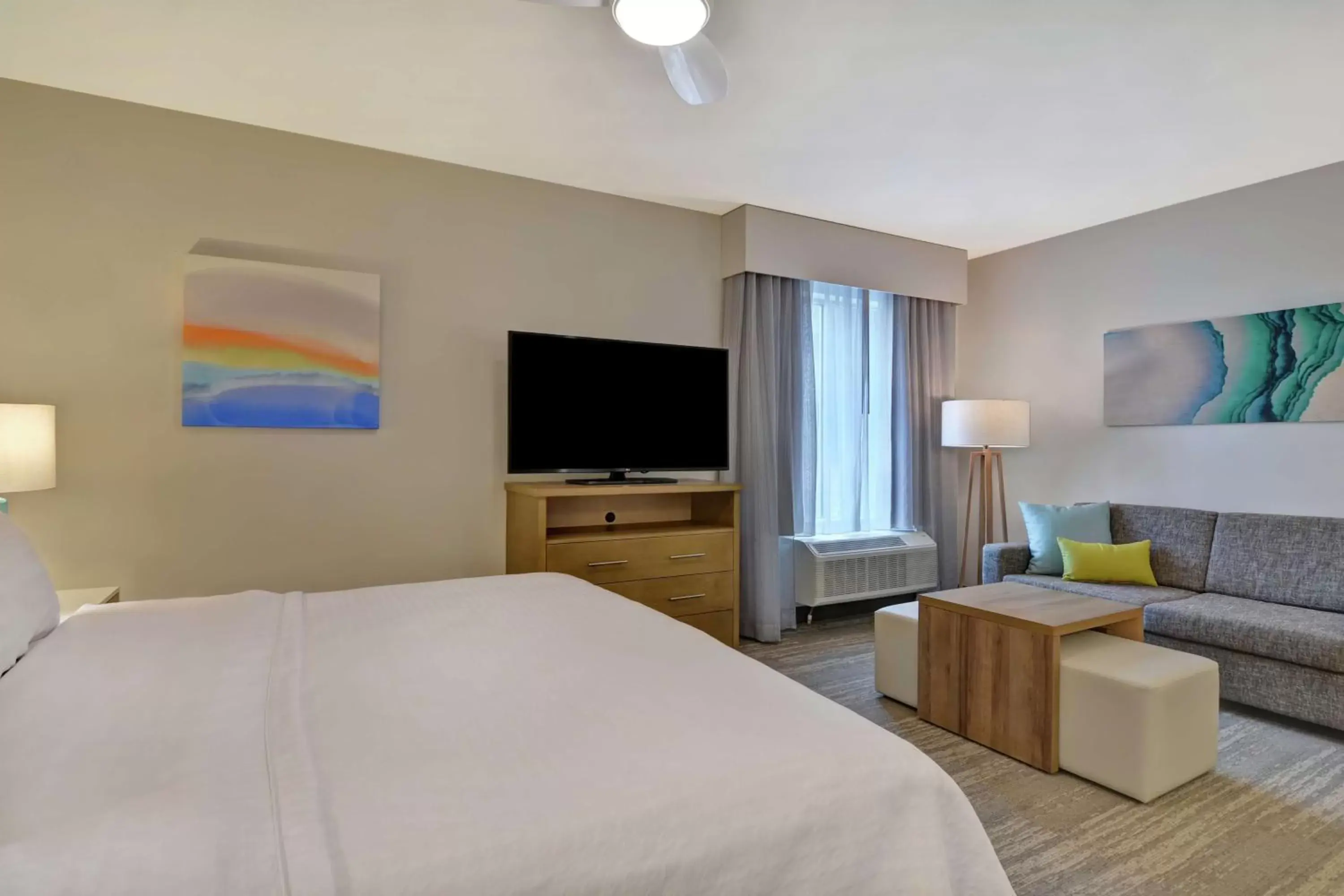 Bedroom, TV/Entertainment Center in Homewood Suites By Hilton Chula Vista Eastlake