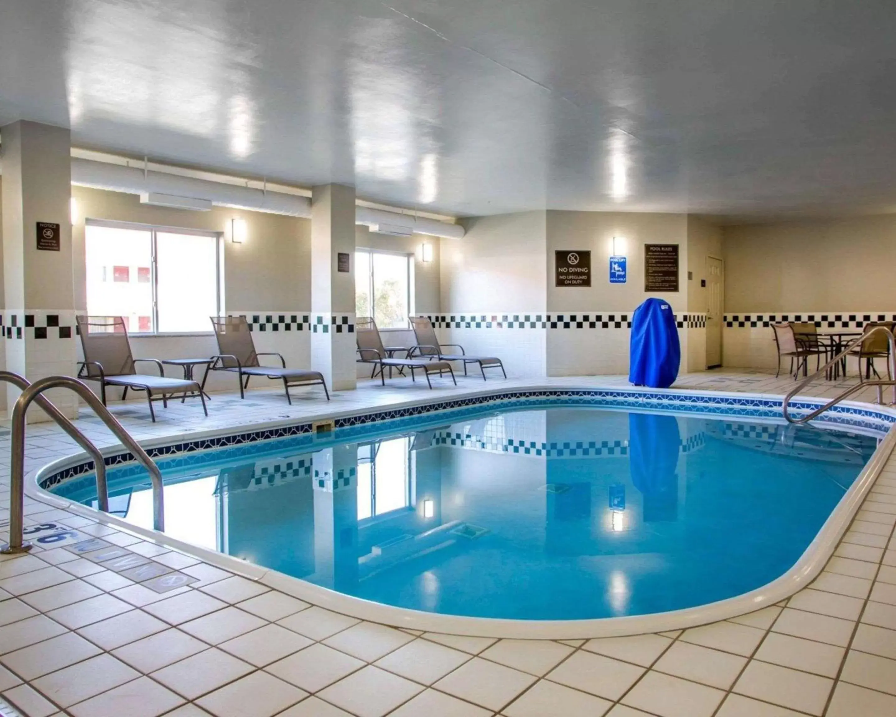 On site, Swimming Pool in Comfort Suites Columbus West - Hilliard