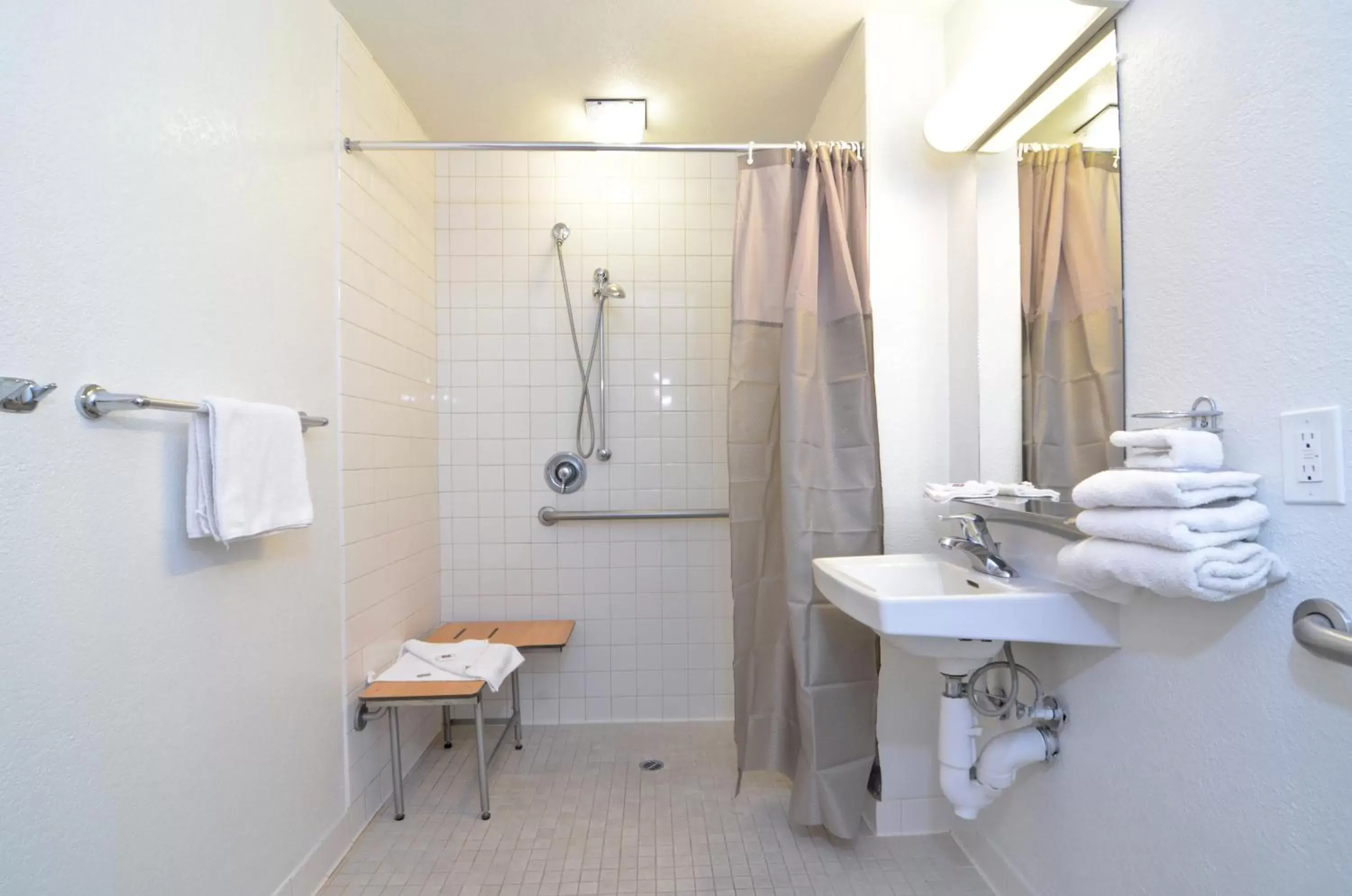 Shower, Bathroom in Motel 6-Palm Springs, CA - East - Palm Canyon