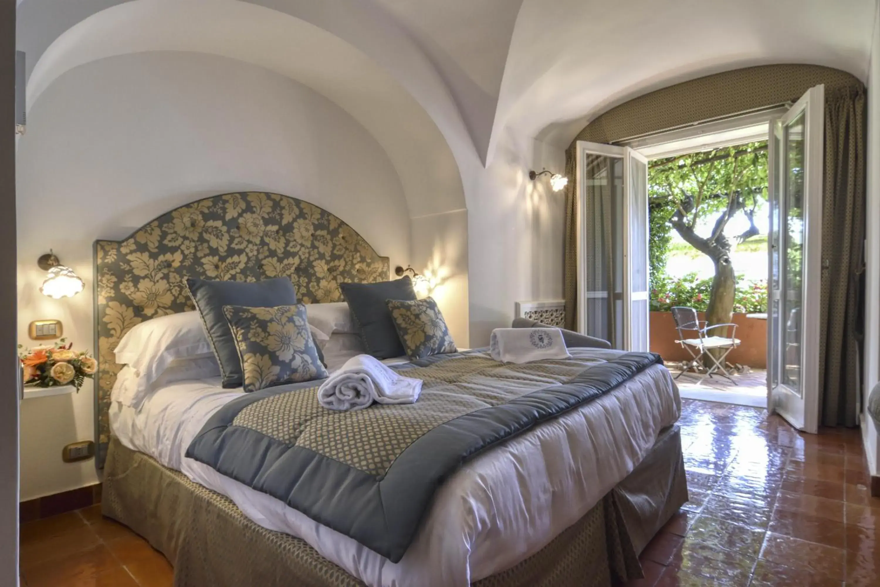 Bedroom, Bed in Palazzo Confalone