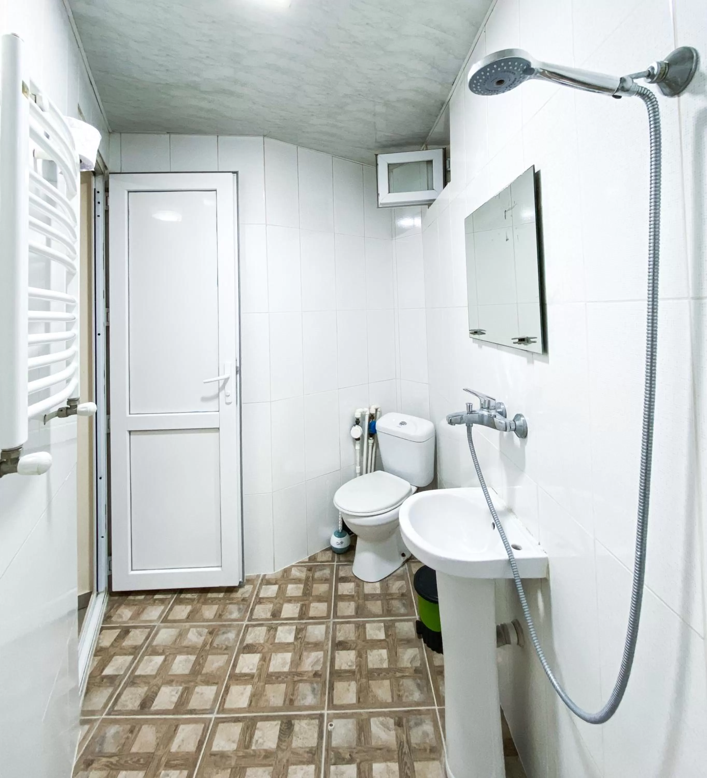 Shower in Hotel Salosi