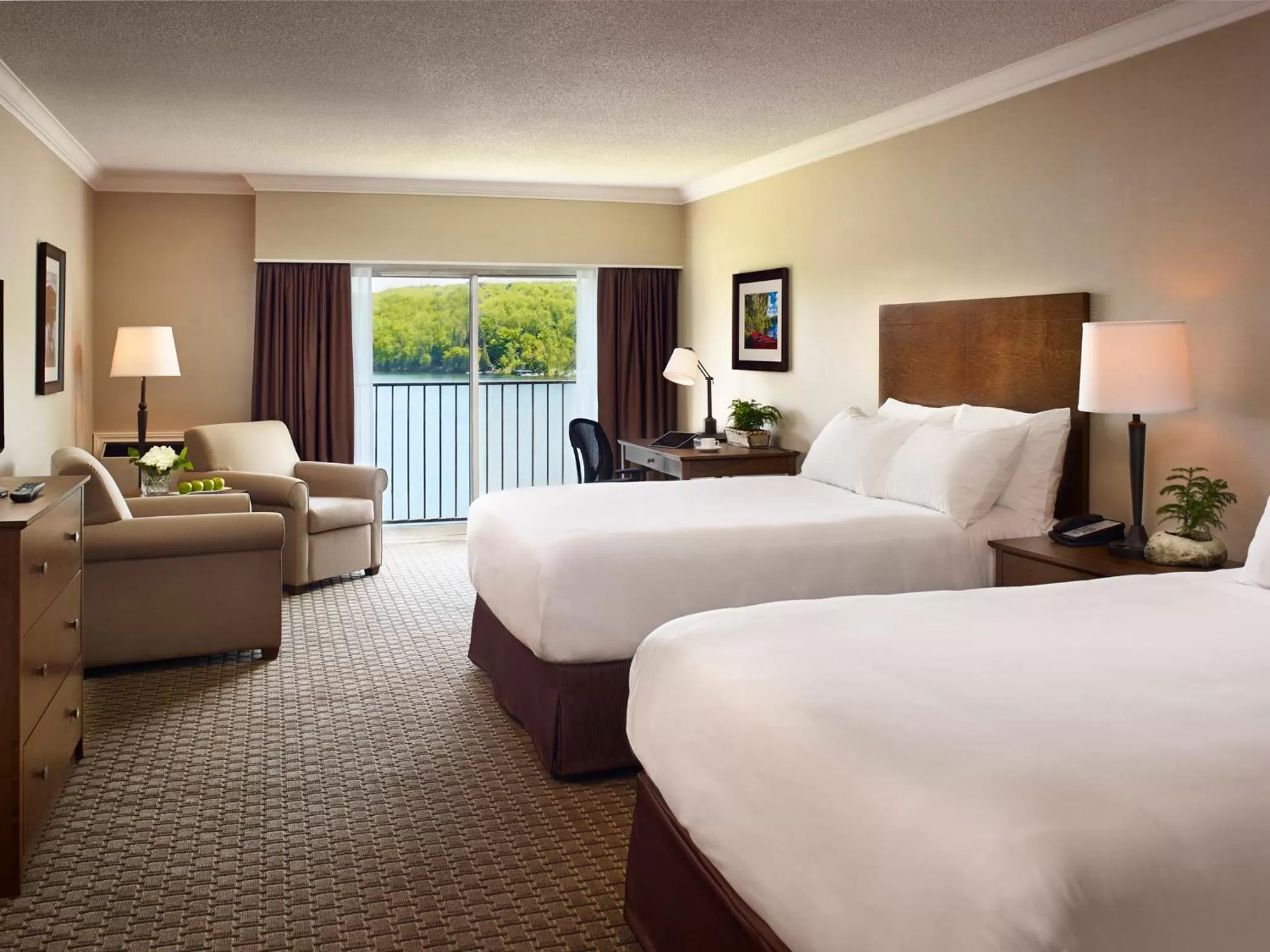 Photo of the whole room, Bed in Deerhurst Resort