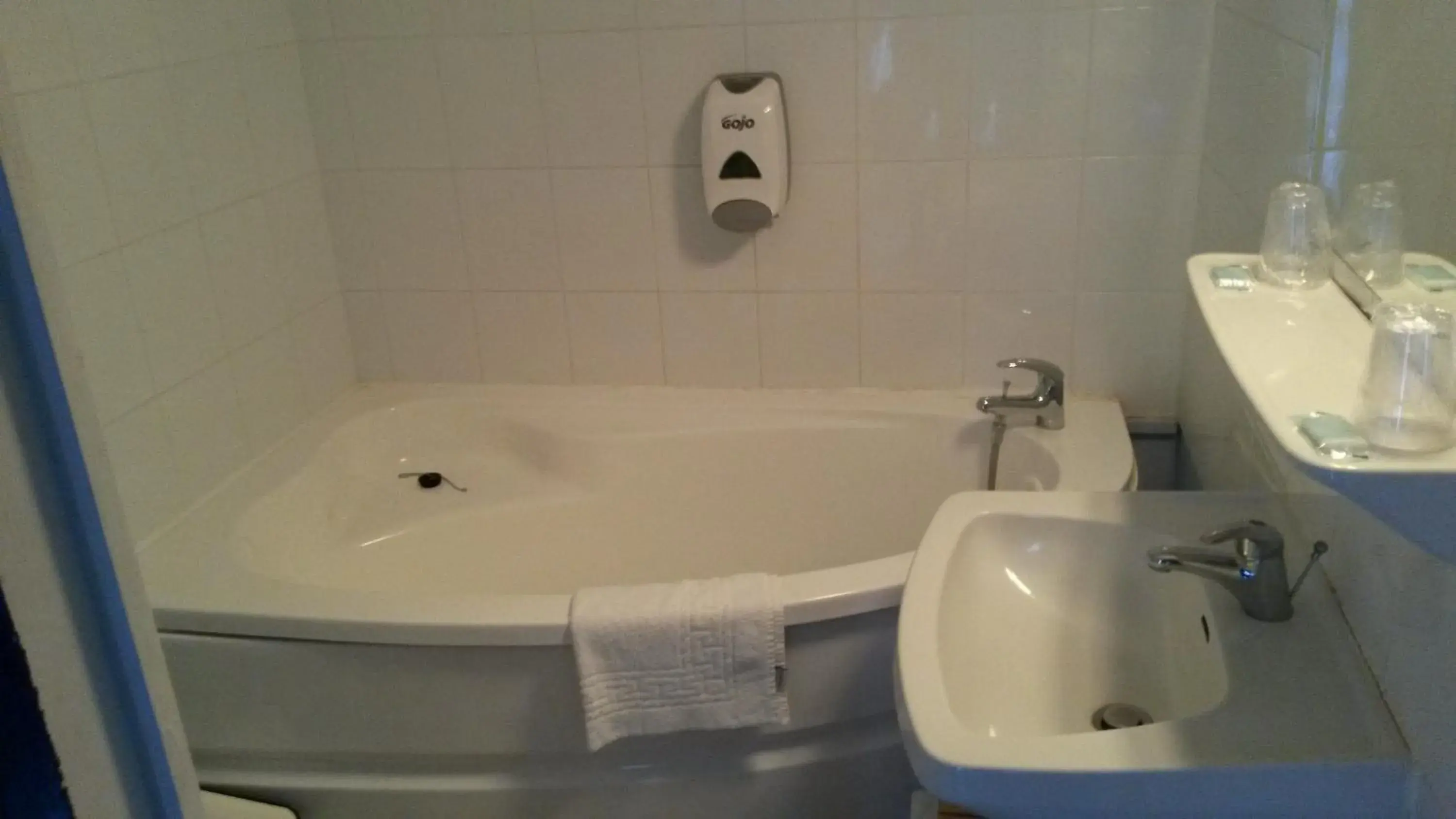 Twin Room with Port View in Hotel De l'Univers Twin Room with Port View in Hotel De l'Univers