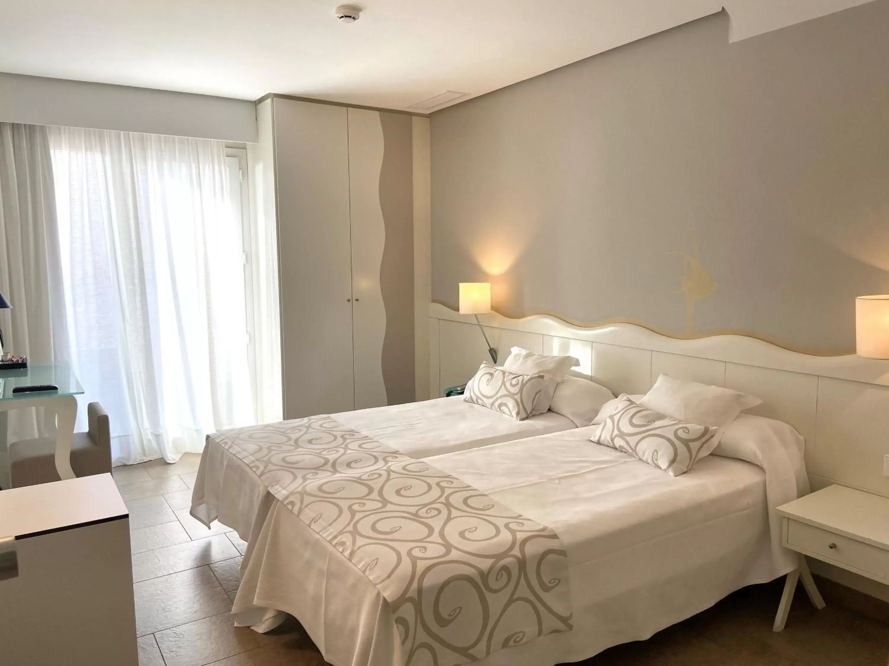 Bedroom, Bed in Hotel Meridional Bedroom, Bed in Hotel Meridional