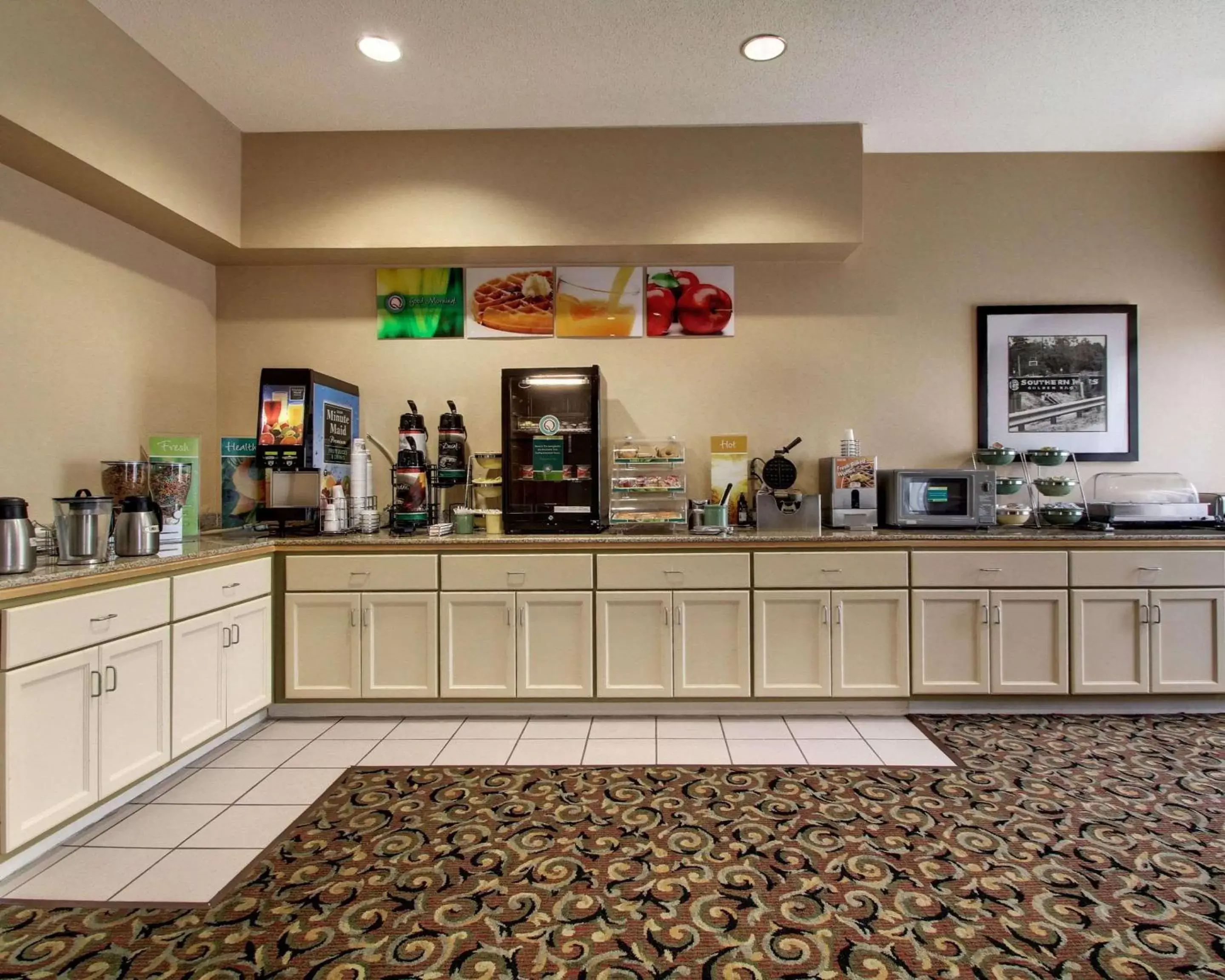 Restaurant/places to eat, Kitchen/Kitchenette in Quality Inn & Suites Hattiesburg