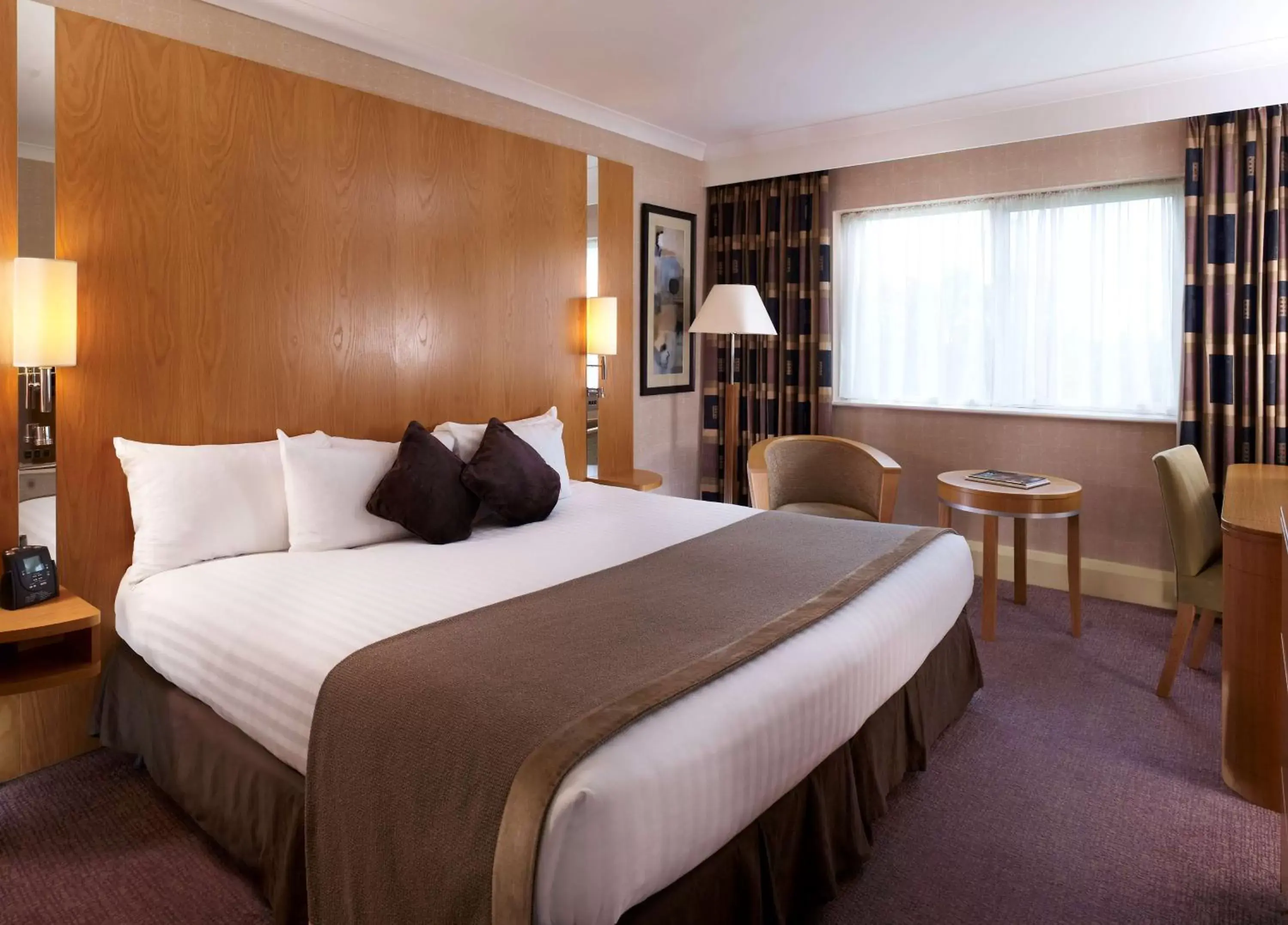 Bedroom, Bed in DoubleTree by Hilton Sheffield Park
