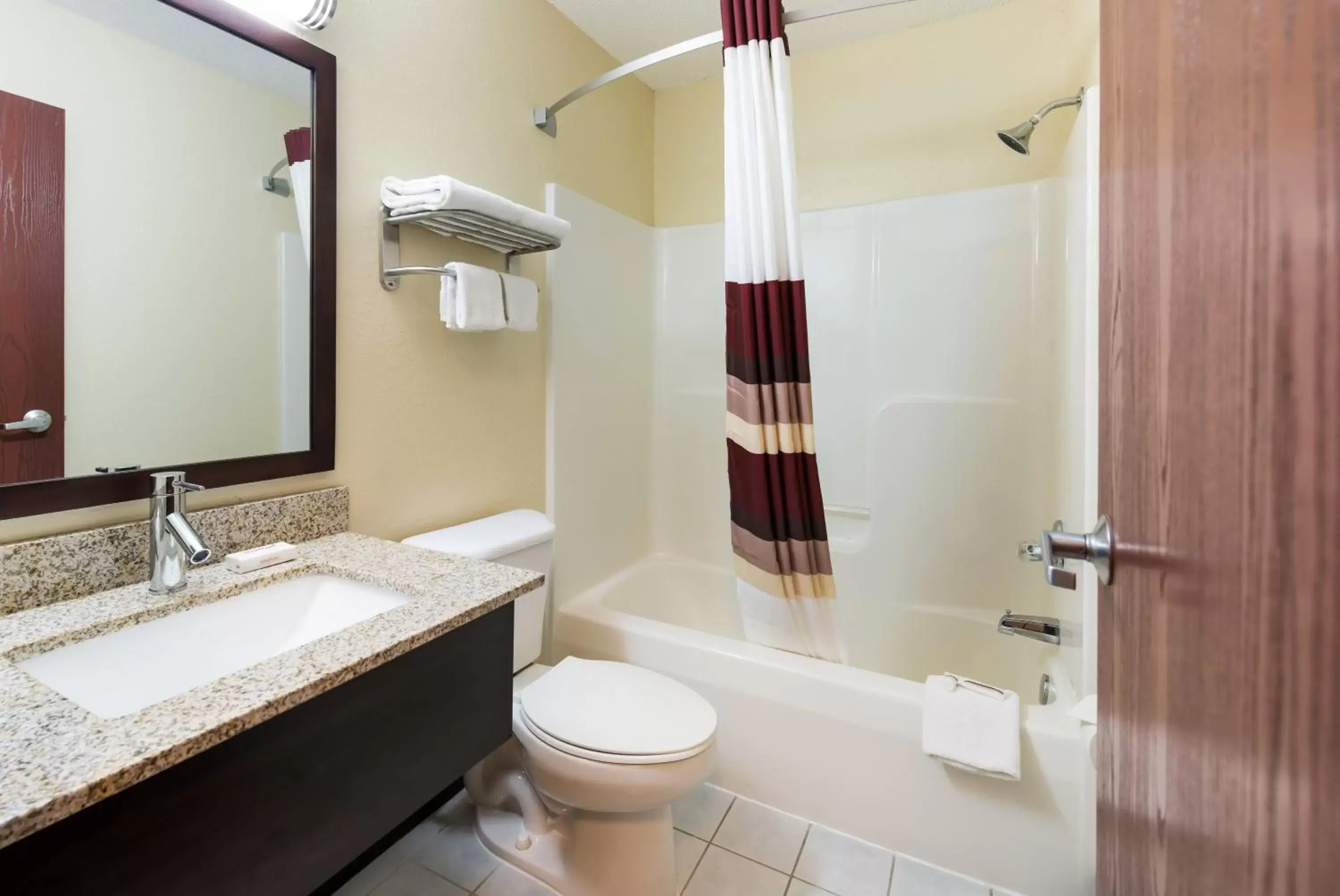 Bathroom in Red Roof Inn Auburn