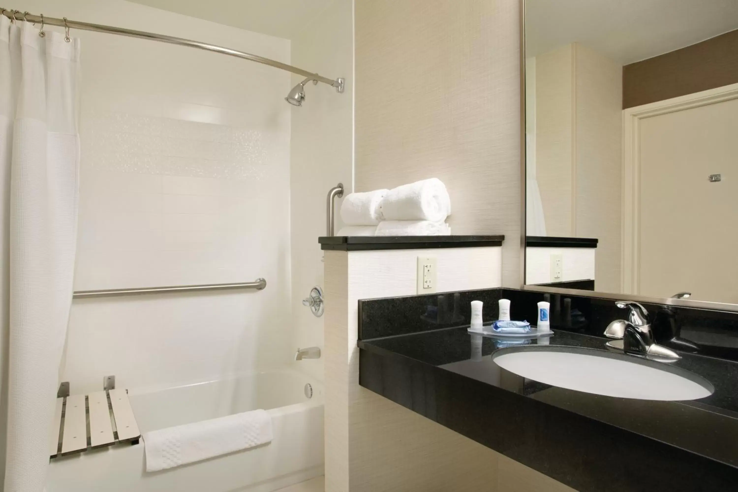 Bathroom in Fairfield Inn & Suites by Marriott Quincy