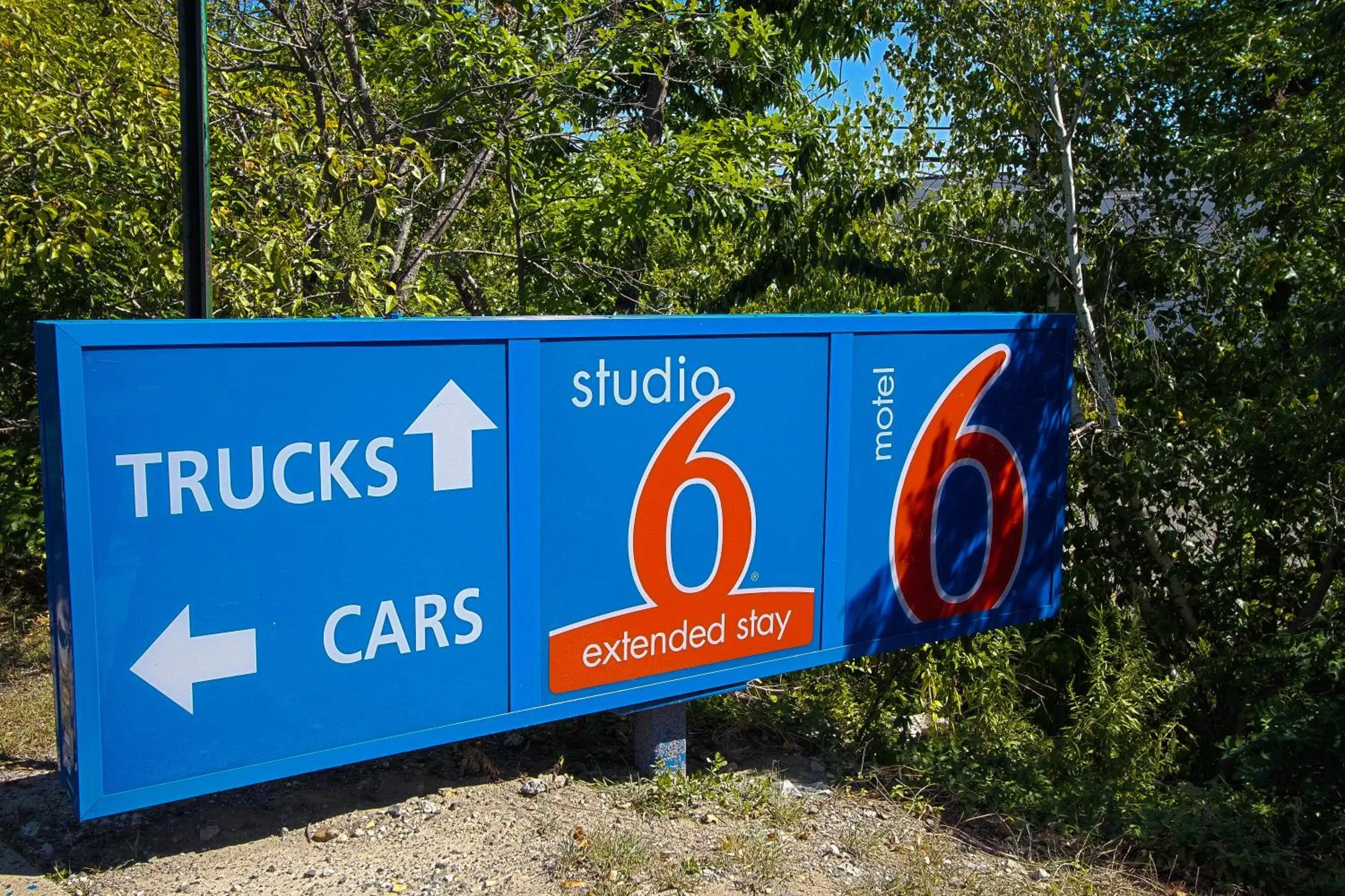 Decorative detail, Property Logo/Sign in Motel 6-East Brunswick, NJ