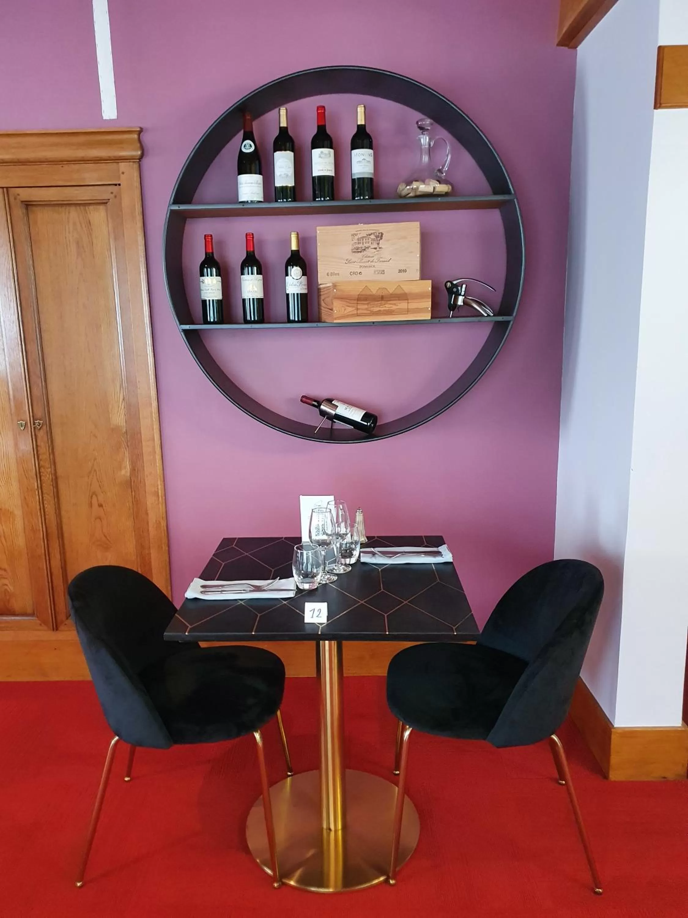 Hôtel Restaurant La Paix La Robe et le Palais