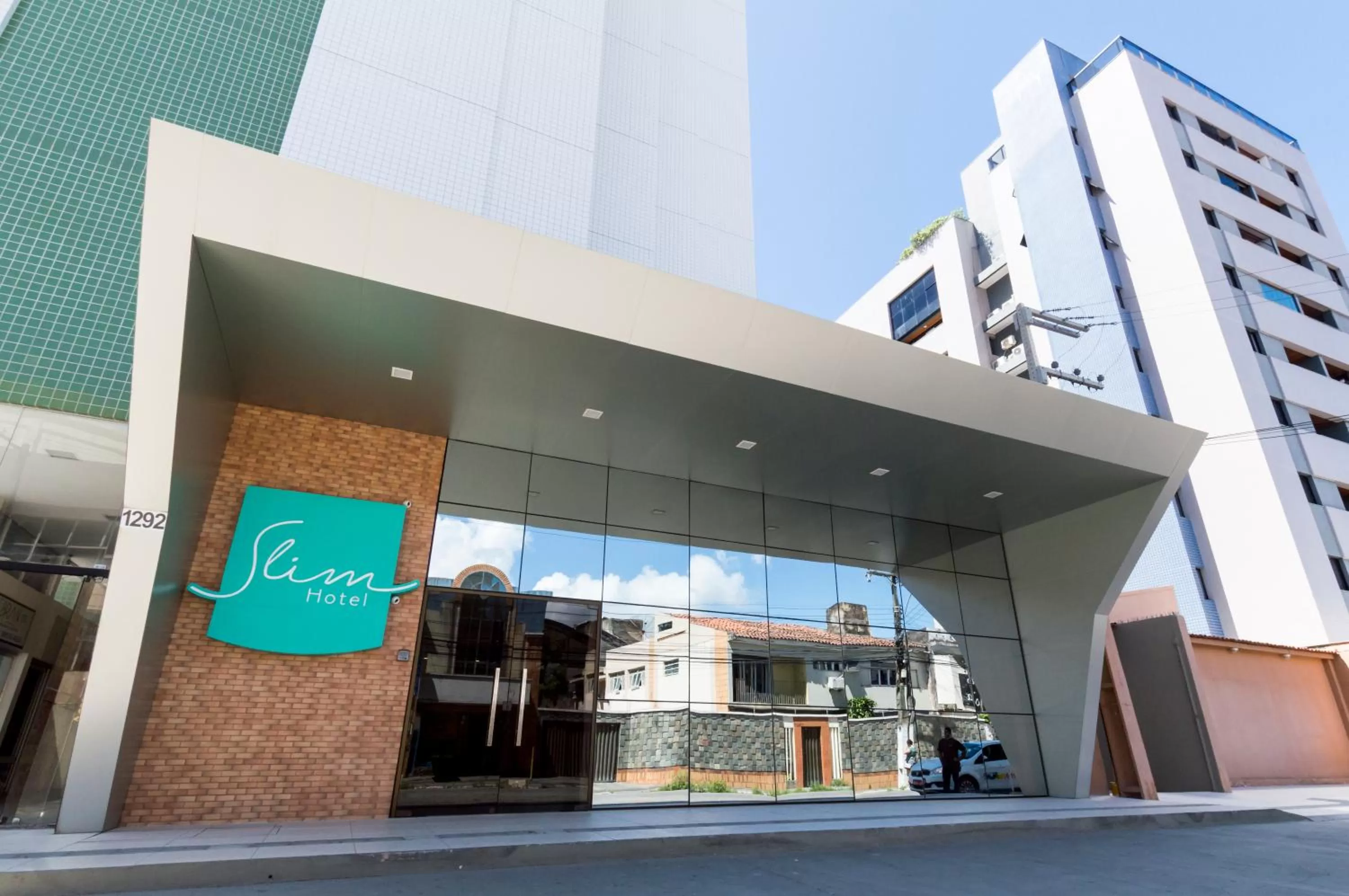 Property building in Slim Pajuçara by Tropicalis