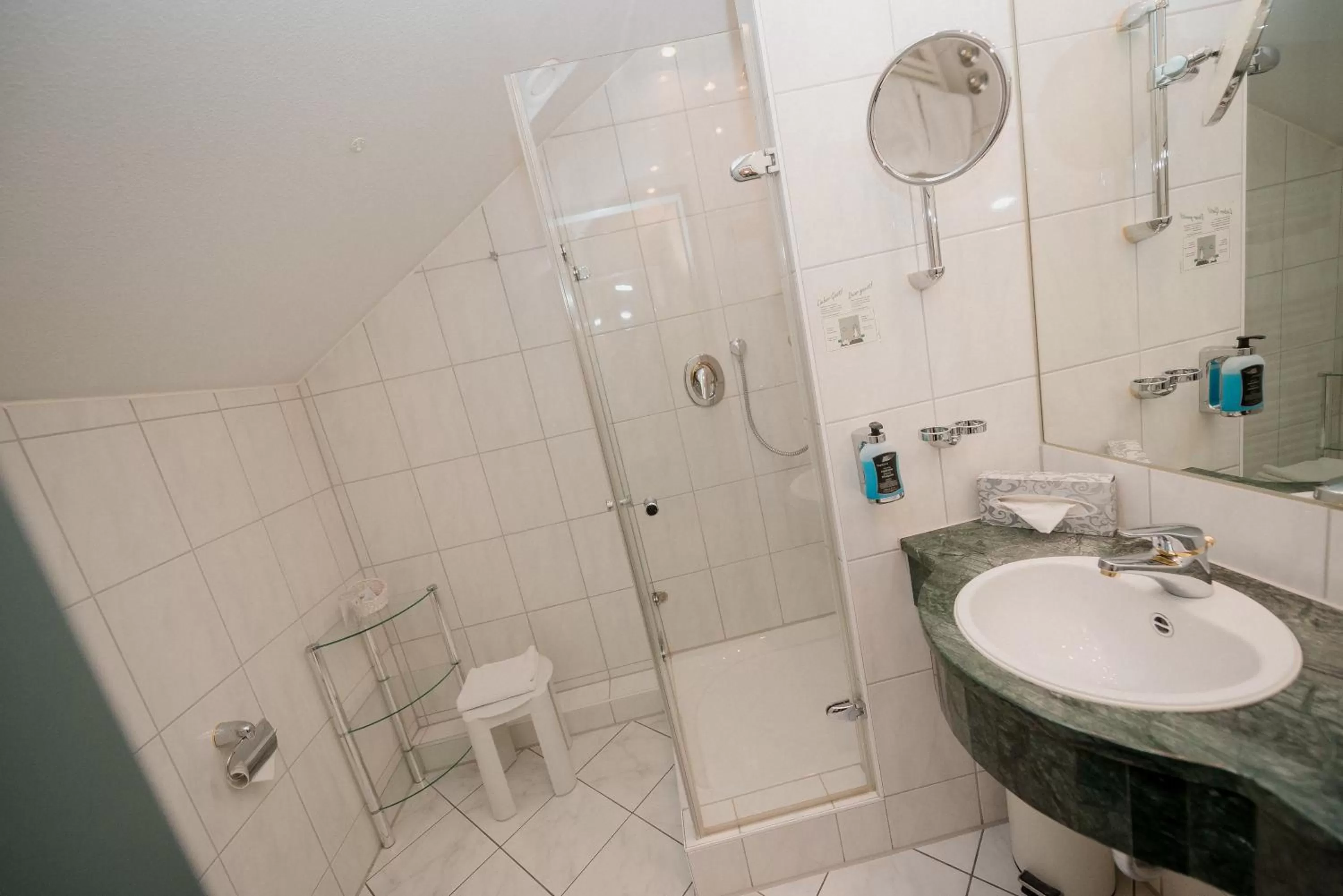 Shower in Hotel am Schloss