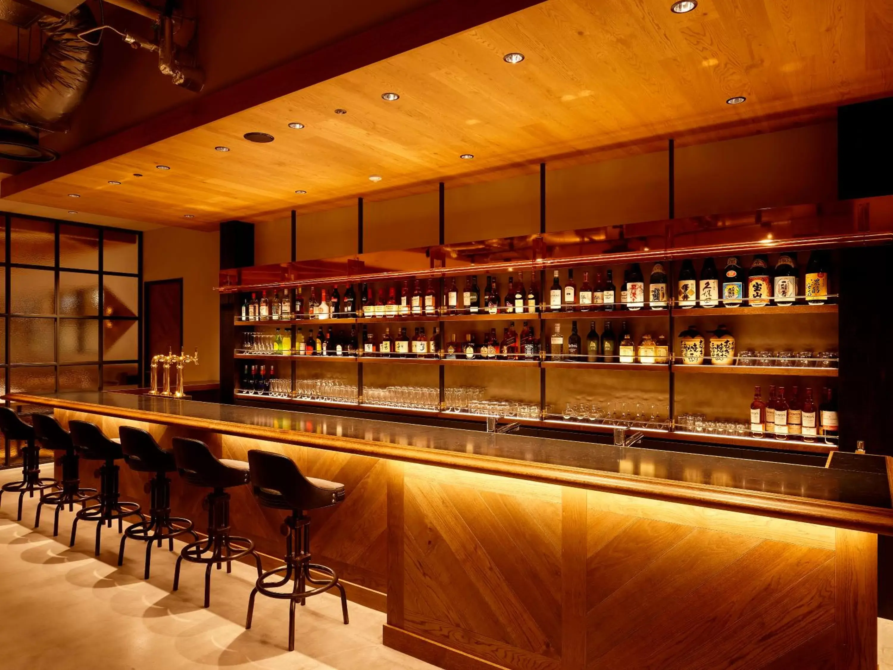 Lounge or bar in Kawasaki King Skyfront Tokyu REI Hotel Lounge or bar in Kawasaki King Skyfront Tokyu REI Hotel