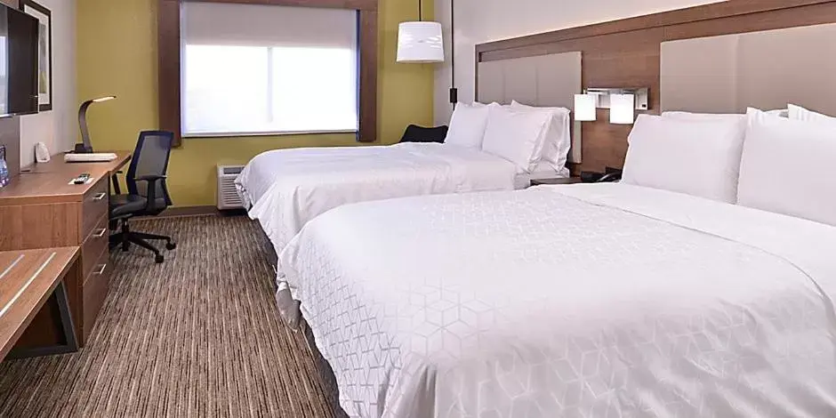 Bed in Holiday Inn Express Hotel and Suites Mesquite, an IHG Hotel