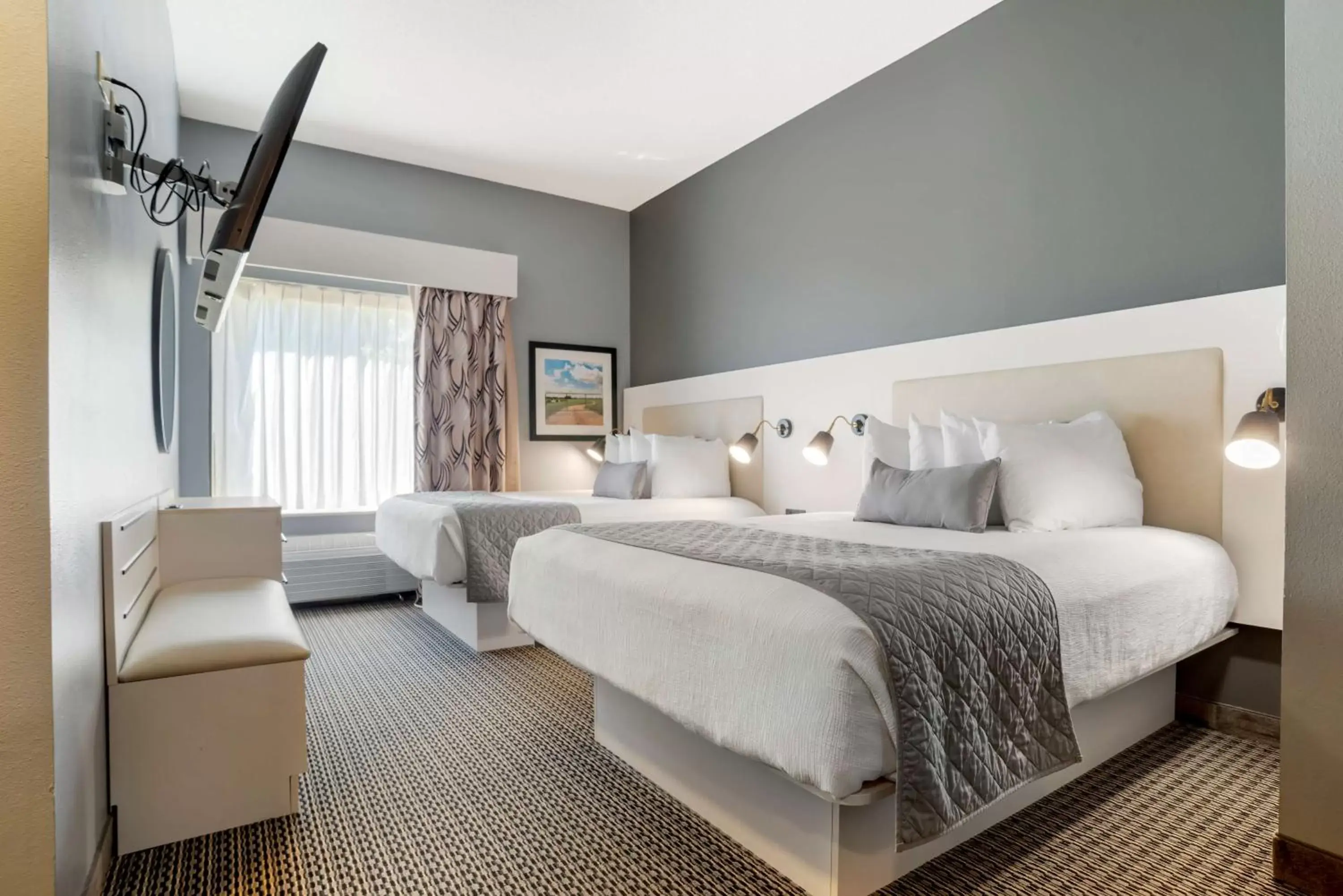 Bedroom in Best Western Plus Two Rivers Hotel & Suites