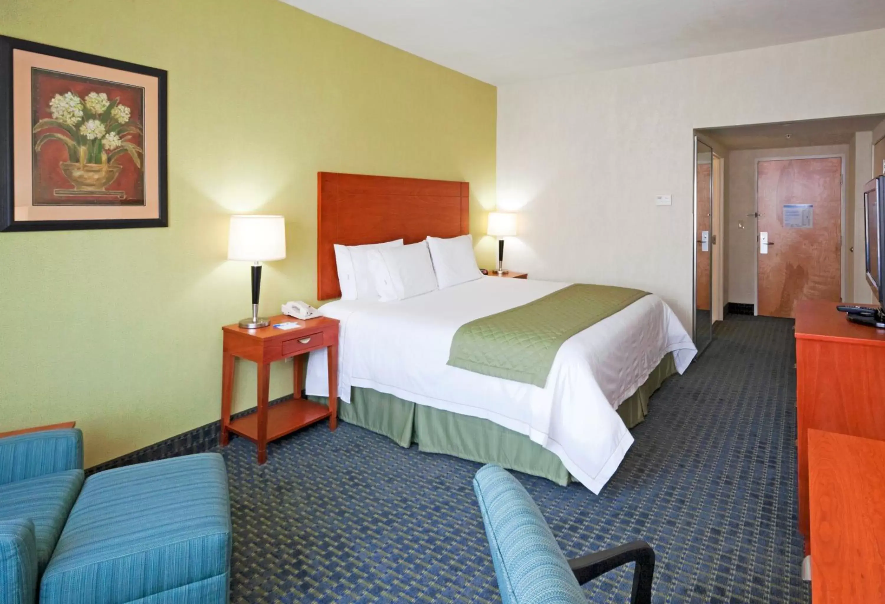 Photo of the whole room, Bed in Holiday Inn Express & Suites Toluca Zona Aeropuerto, an IHG Hotel
