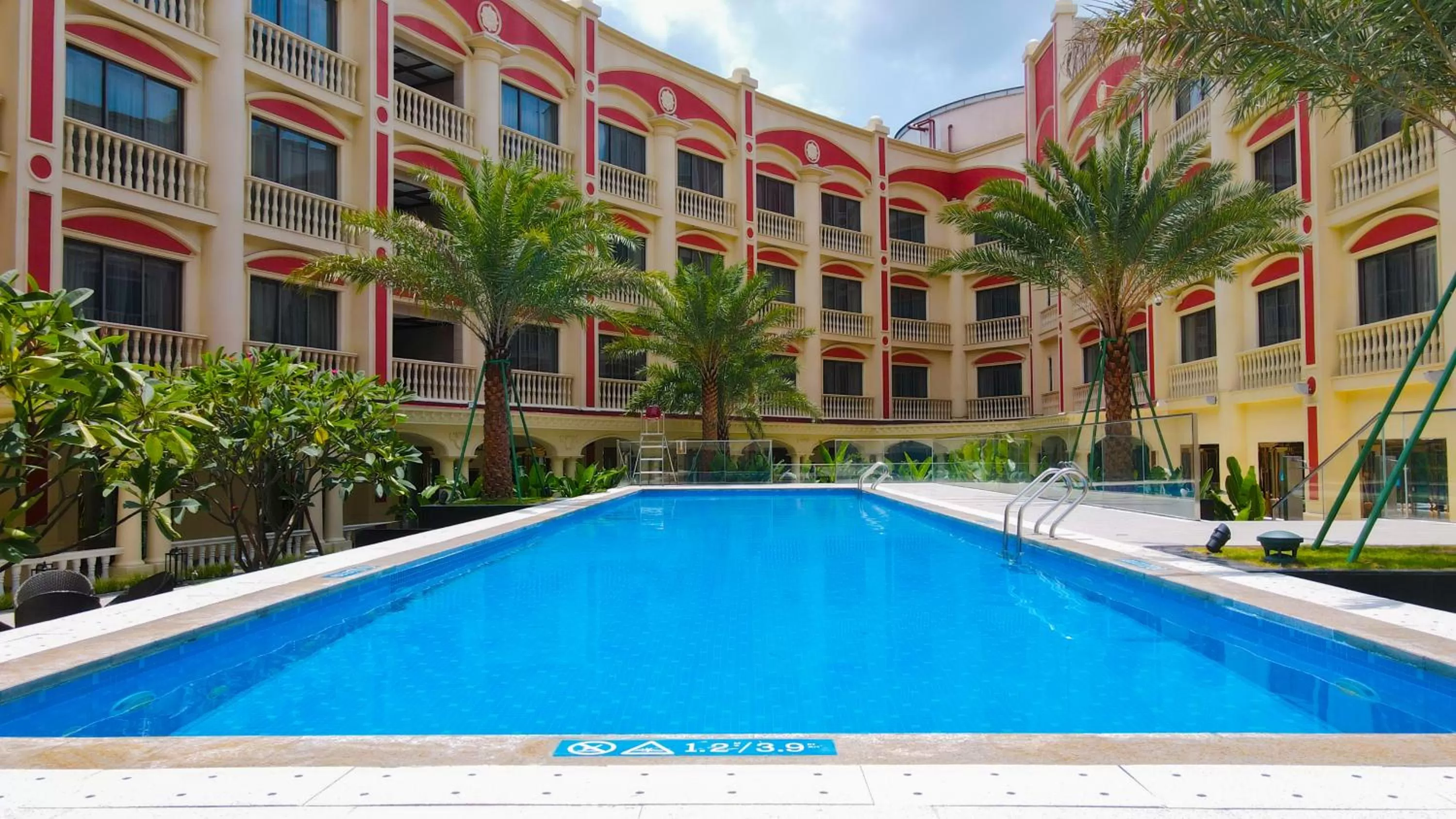 Swimming pool in WYNDHAM Foshan shunde