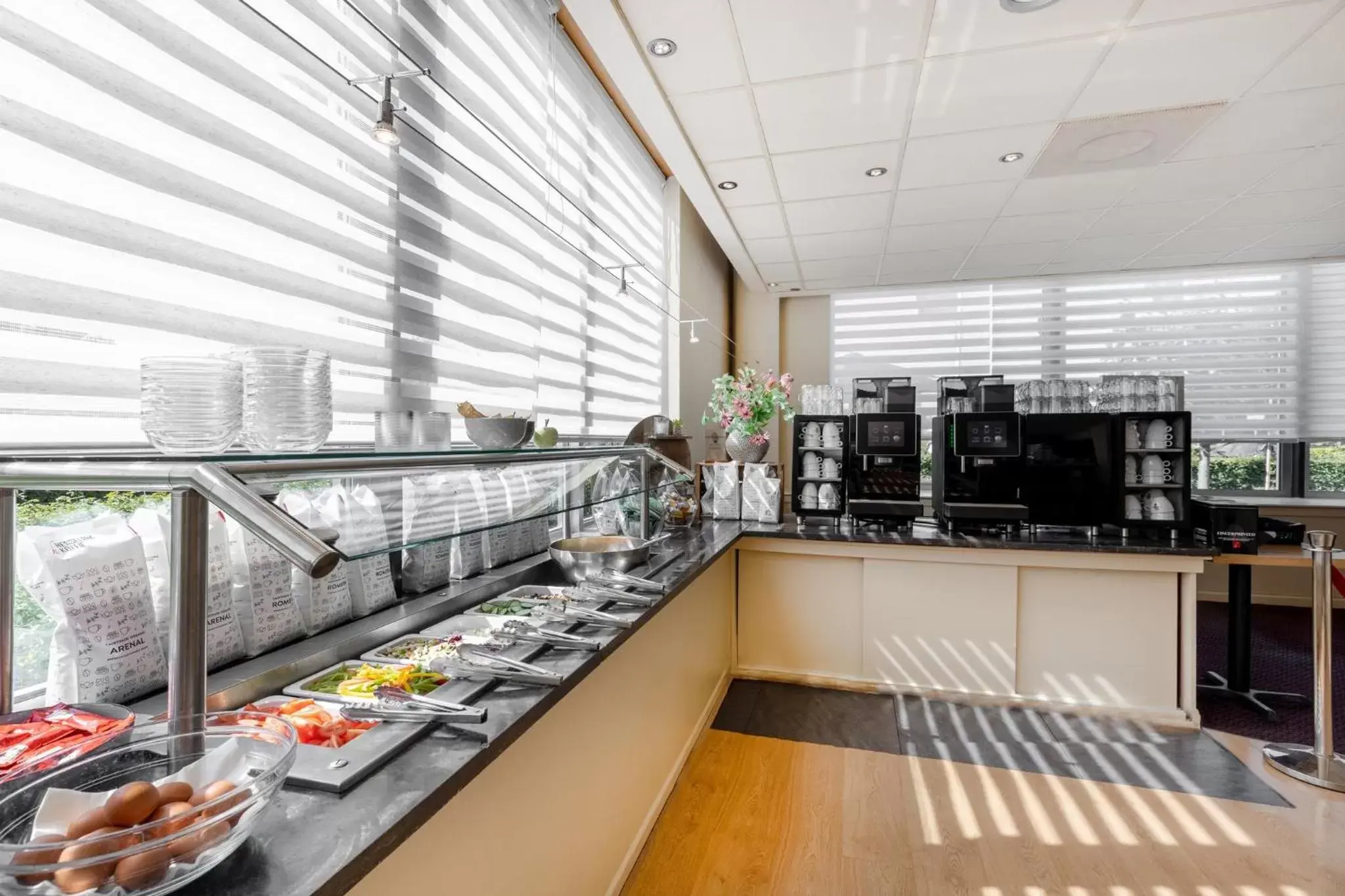 Buffet breakfast, Restaurant/Places to Eat in Select Hotel Maastricht